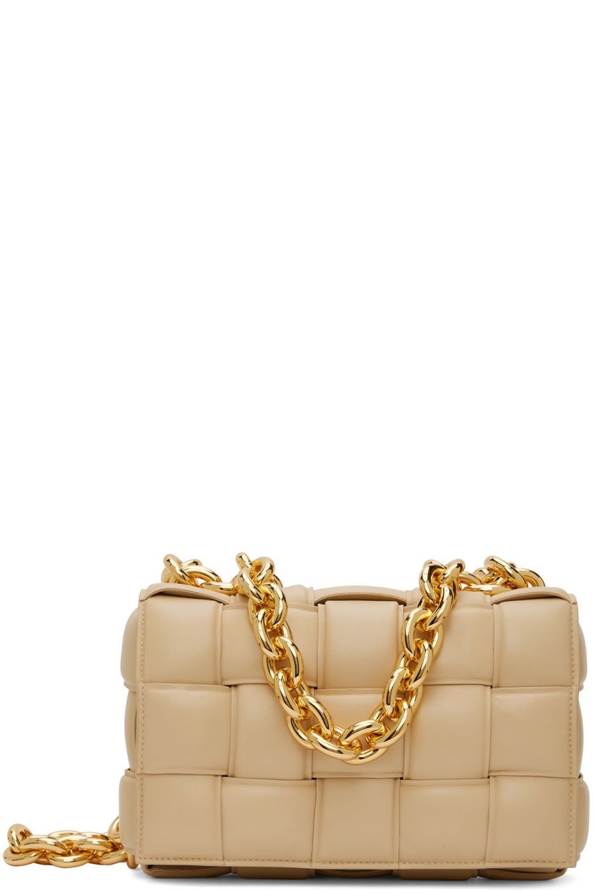 Bottega Veneta - Sac rembourré Cassette beige en cuir à chaînes
