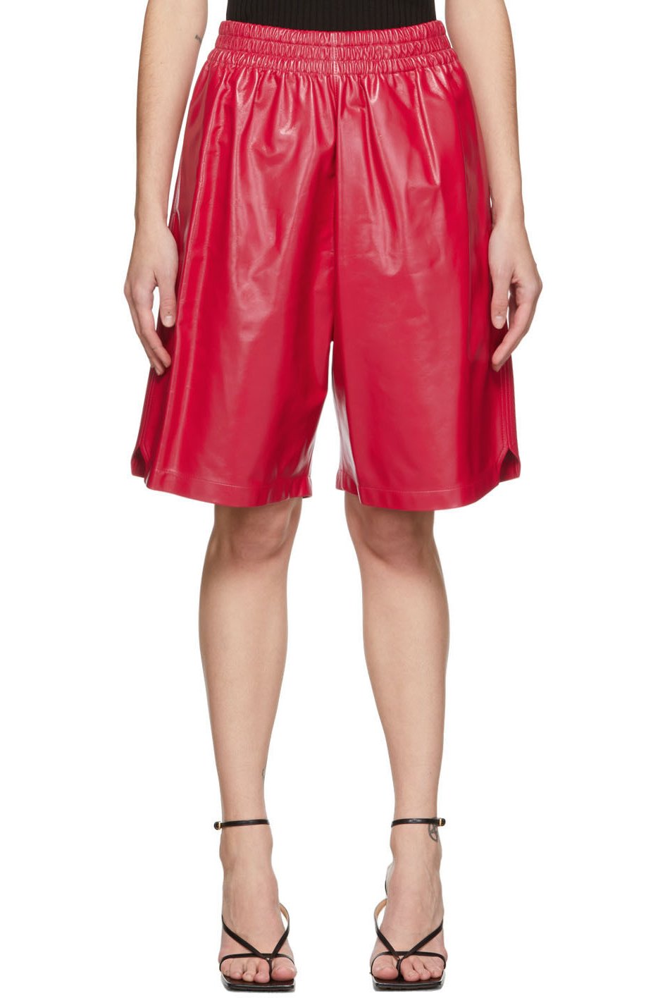 Bottega Veneta - Short rose en cuir lustré
