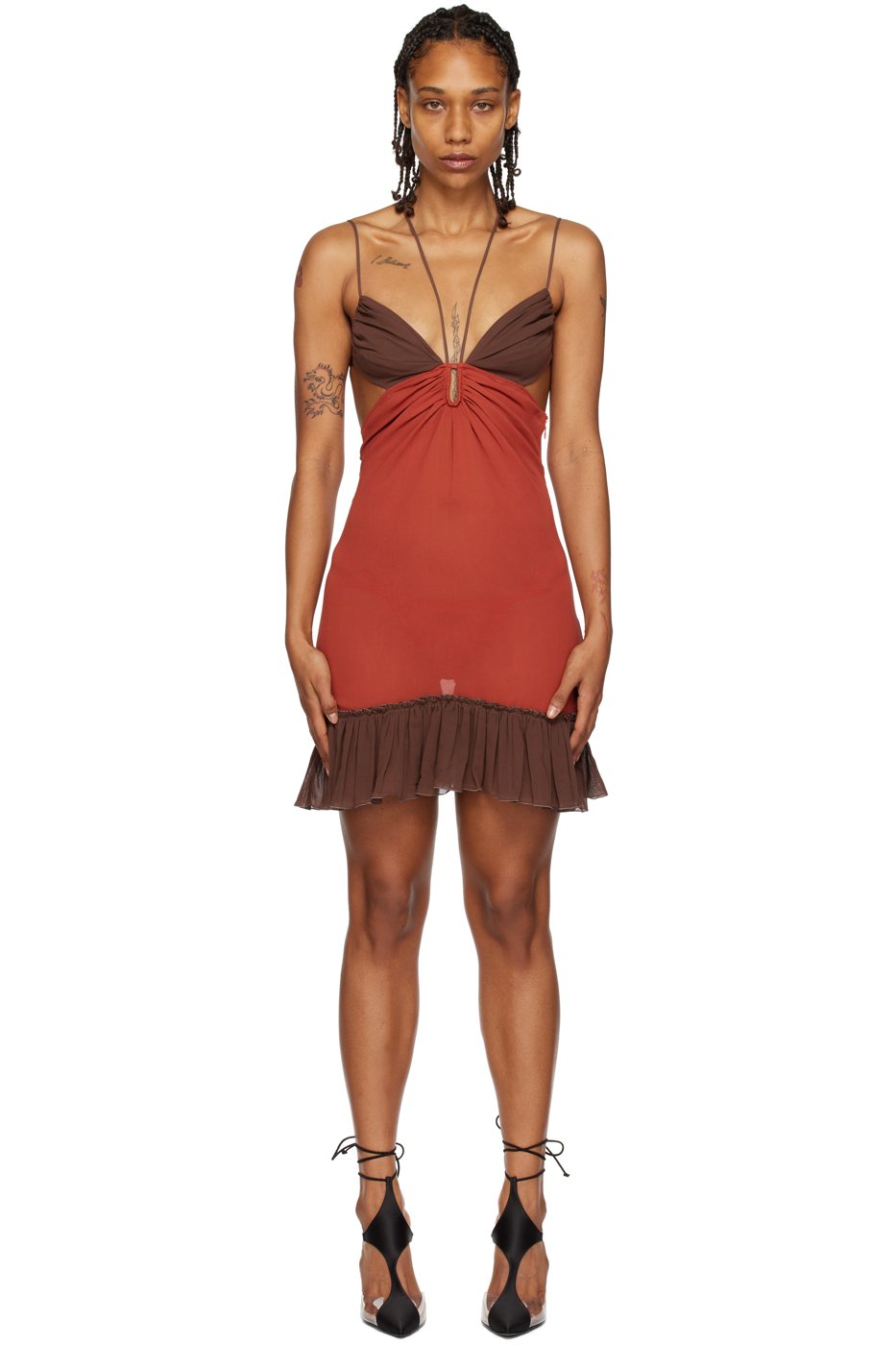 Nensi Dojaka - Robe courte rouge et brun à découpe circulaire