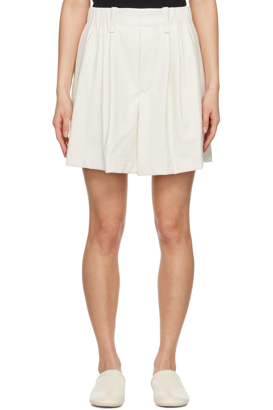 Issey Miyake - Short Figure blanc cassé en cuir synthétique