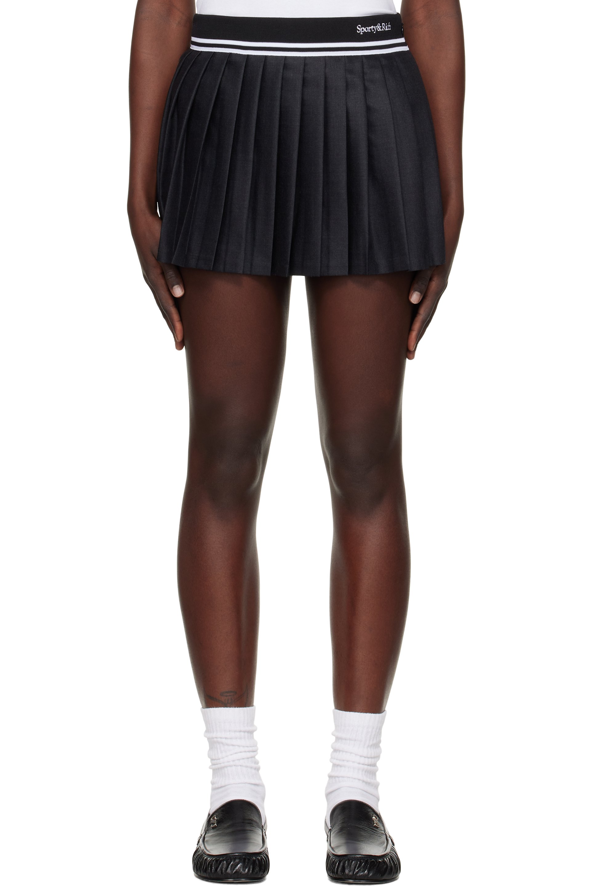 Sporty & Rich - Minijupe Abigail grise en laine à plis plats