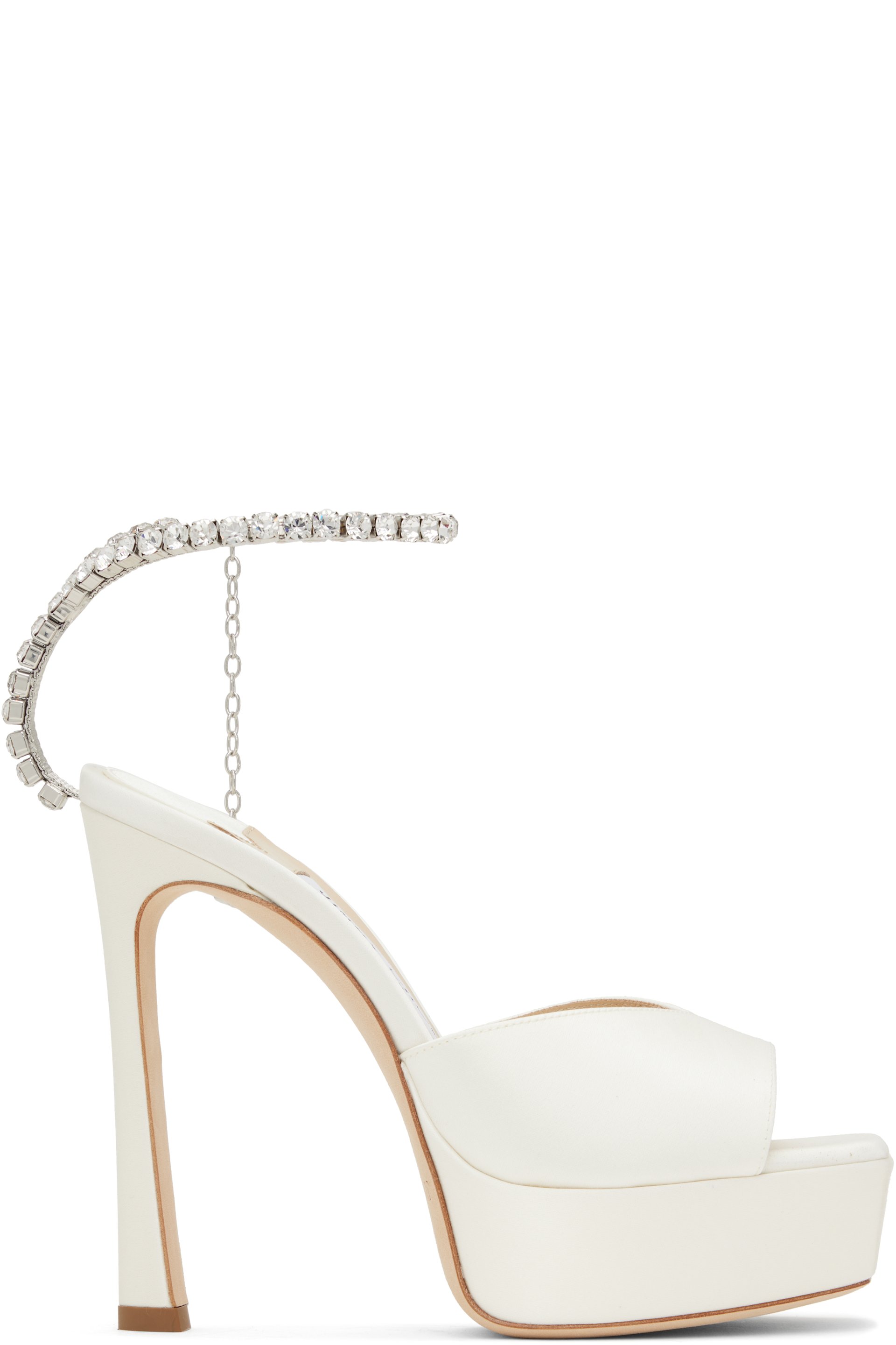 Jimmy Choo - Sandales à talon 125 blanc cassé à chaine Saeda exclusives à SSENSE