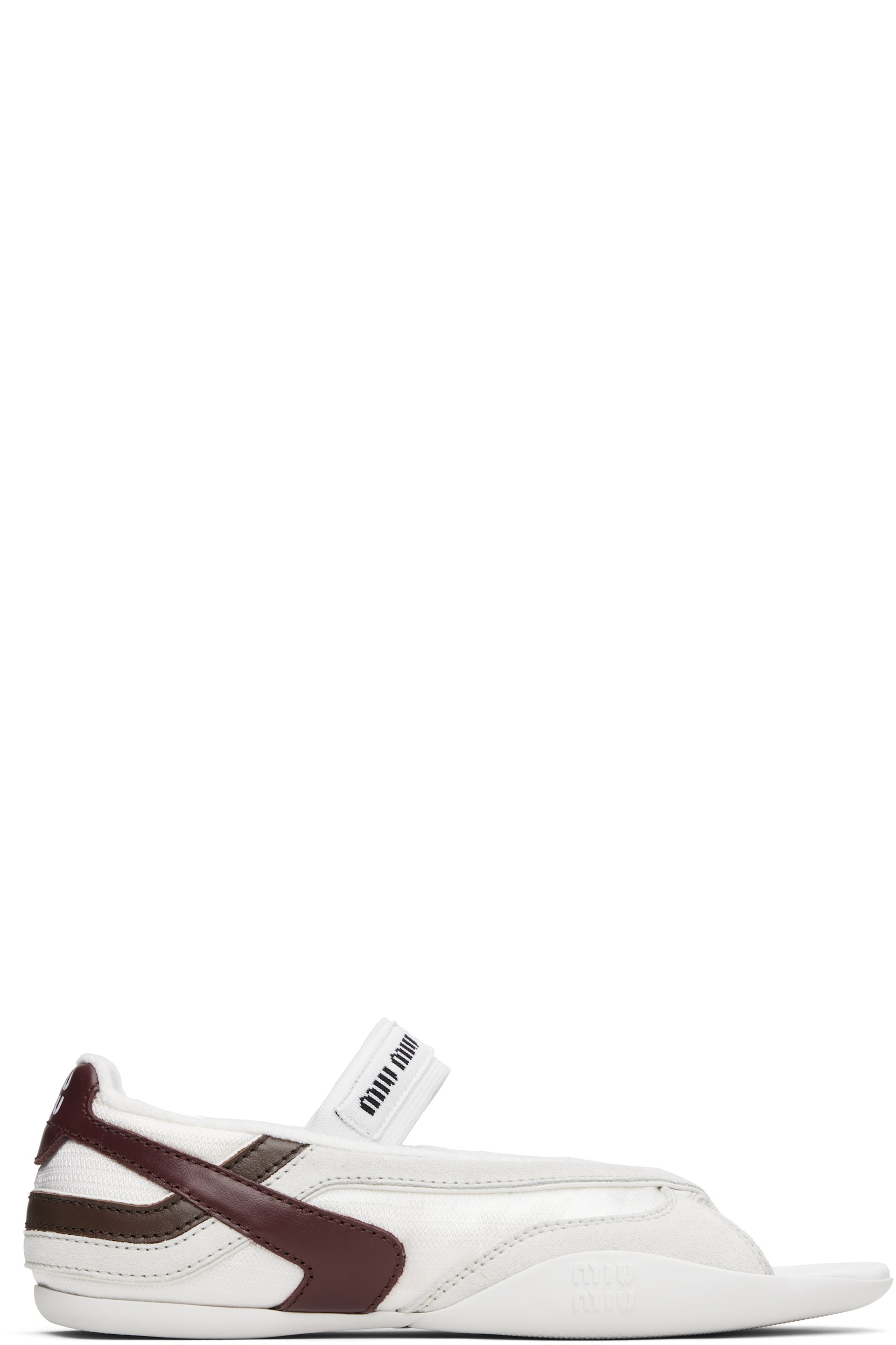 Miu Miu - Ballerines Gymnasium blanc et bourgogne en étoffe technique à bride de style tong