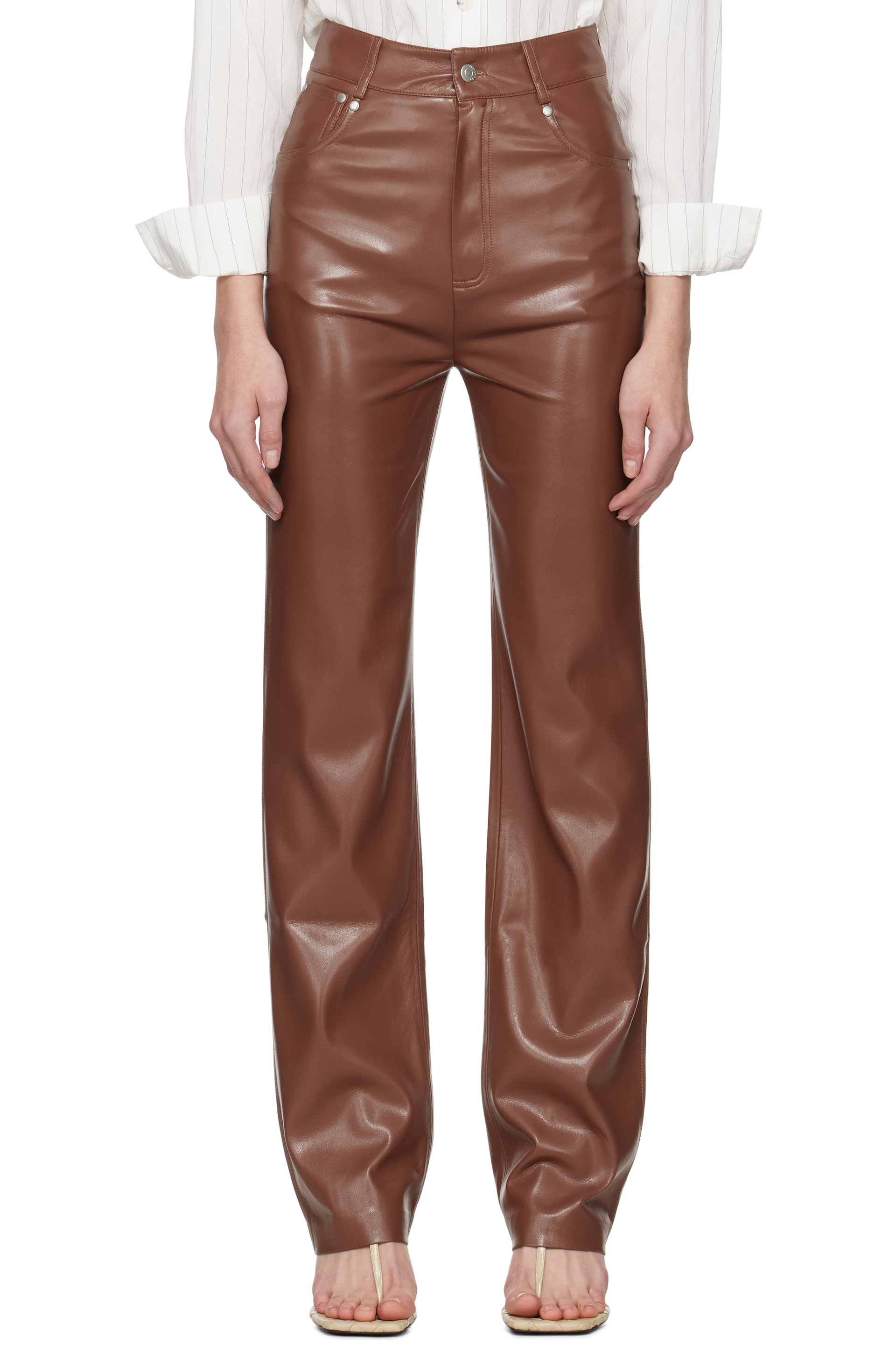 Nanushka - Pantalon Jacoba brun en cuir végétalien