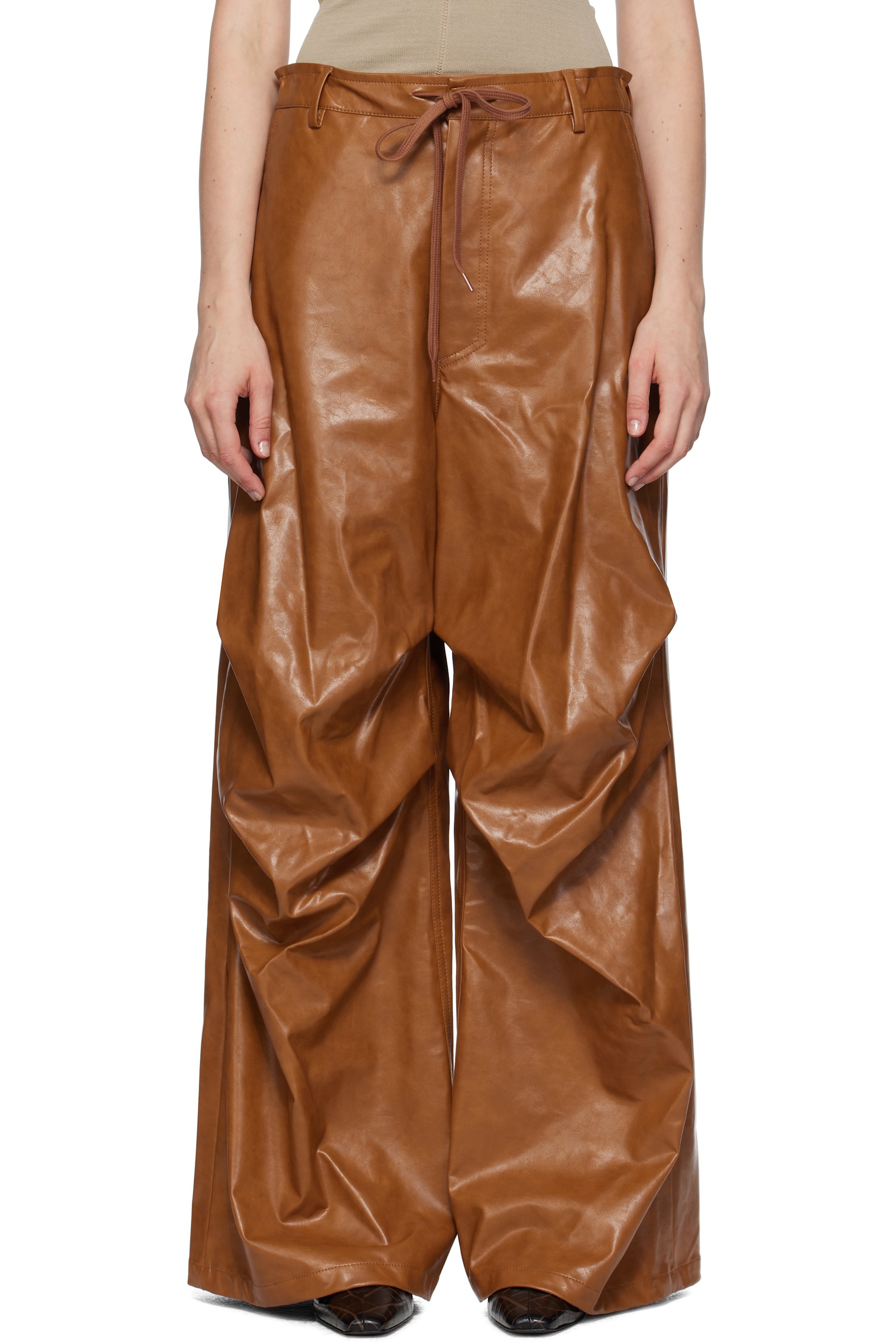 MM6 Maison Margiela - Pantalon drapé brun en cuir synthétique