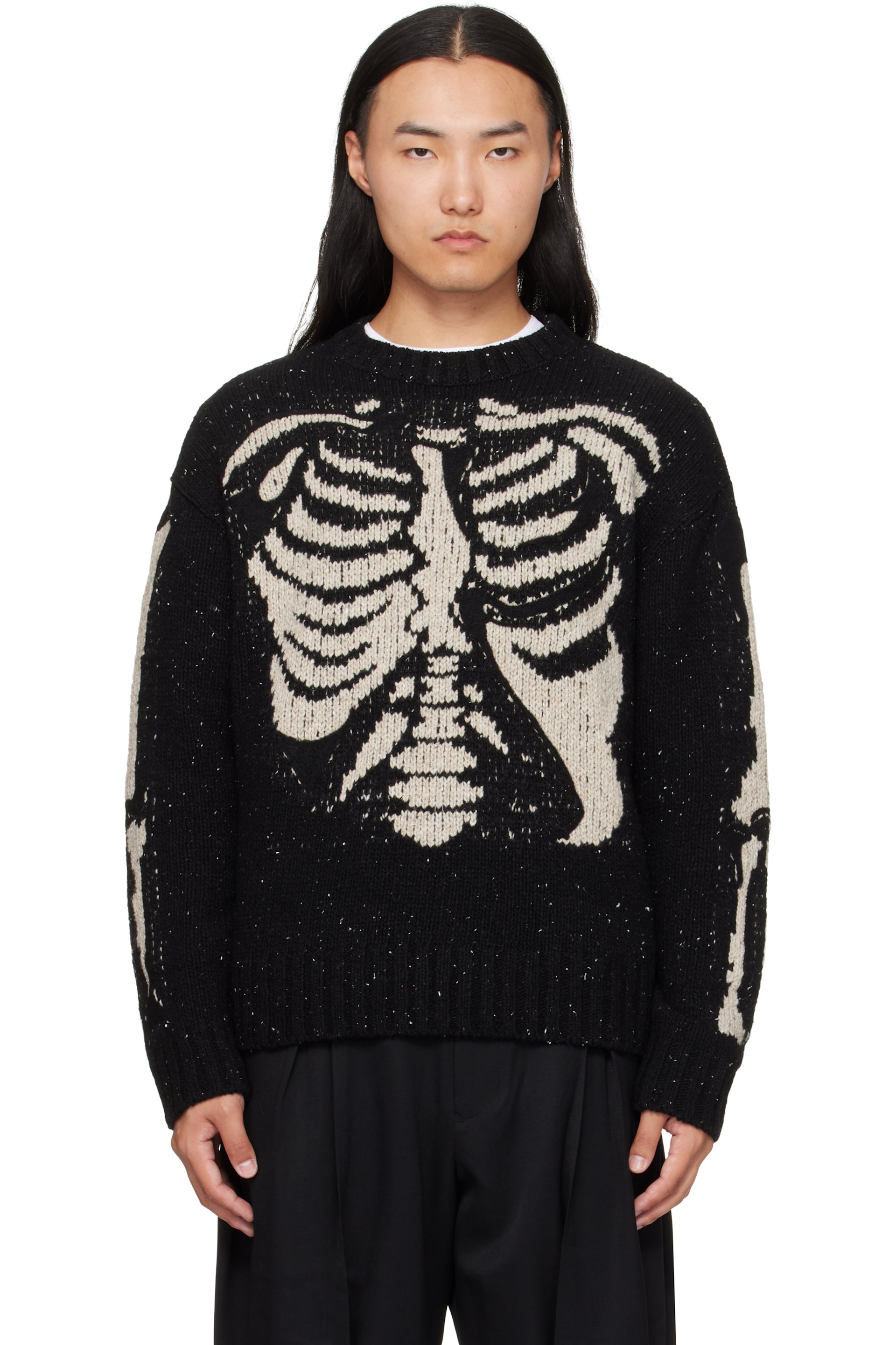 KHOKI - Pull noir en tricot à ornements aiguilletés