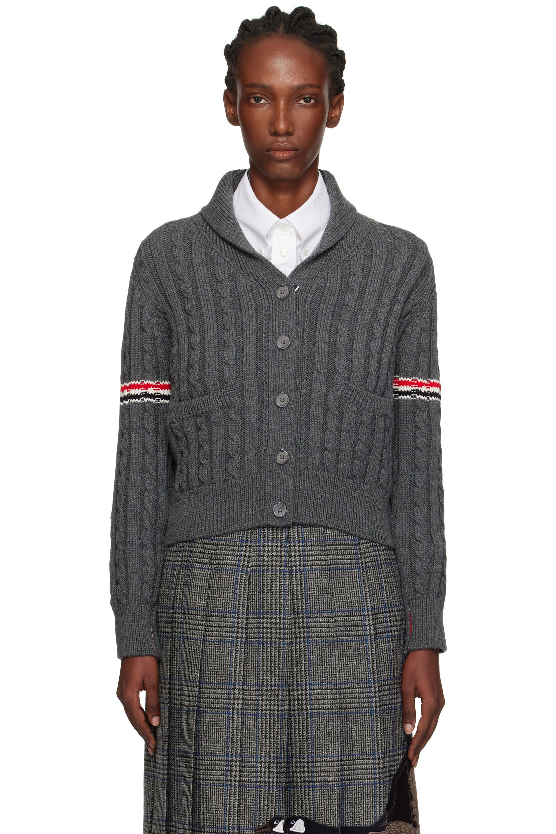 Thom Browne - Cardigan court gris en tricot câblé à col châle