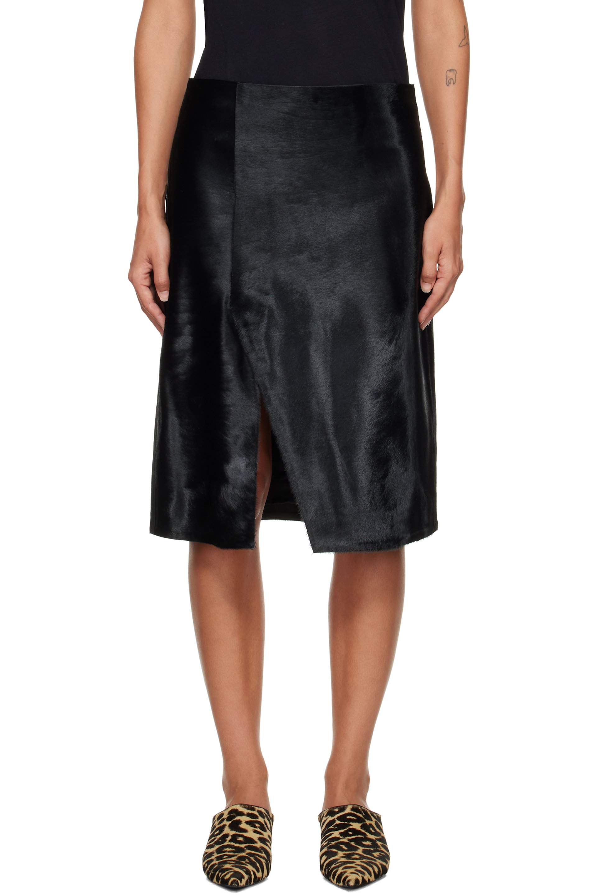 Loulou de Saison - Jupe midi asymétrique Myra noire en cuir façon poney