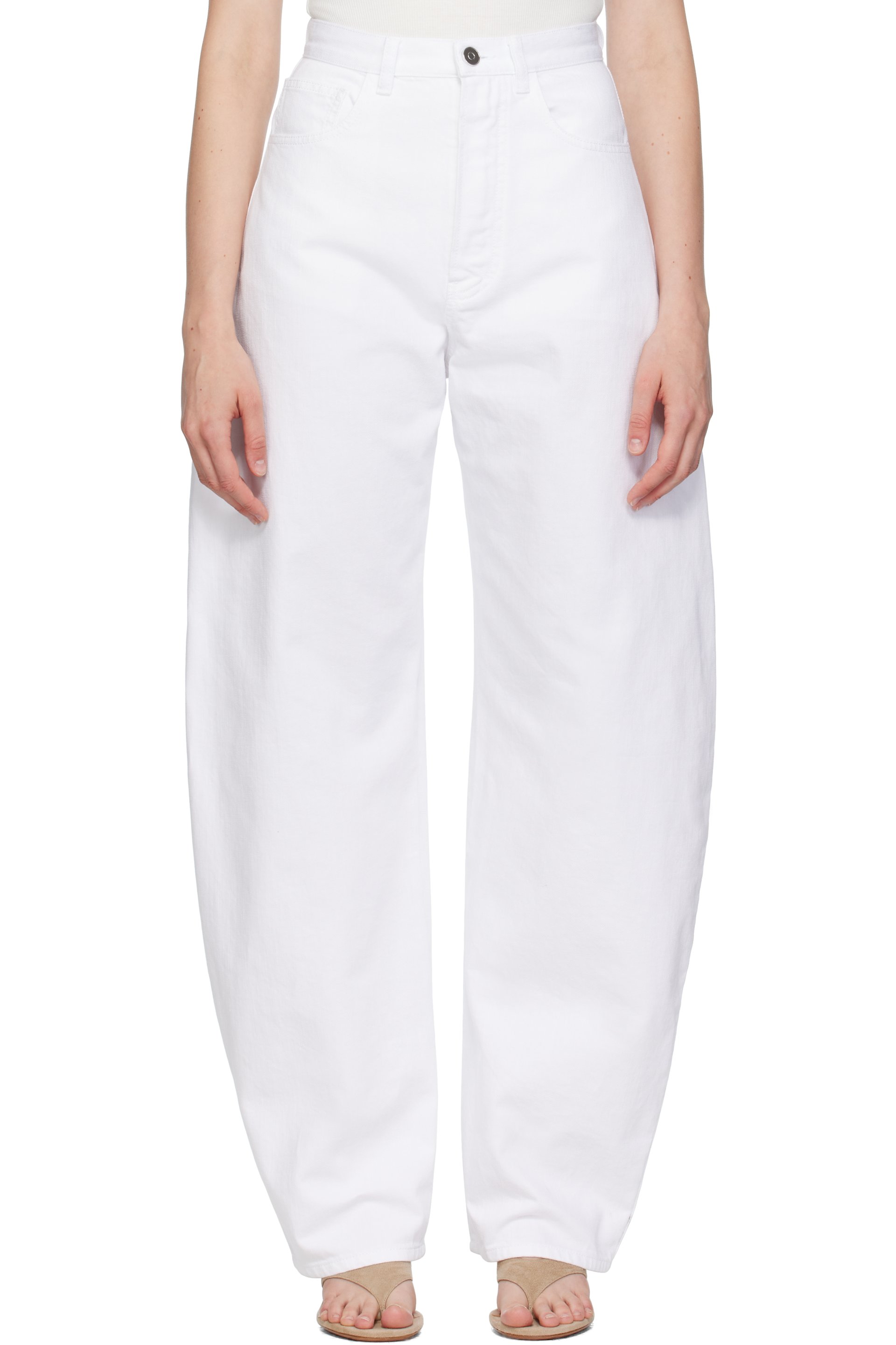 ALAÏA - Jean blanc à coutures extérieures incurvées