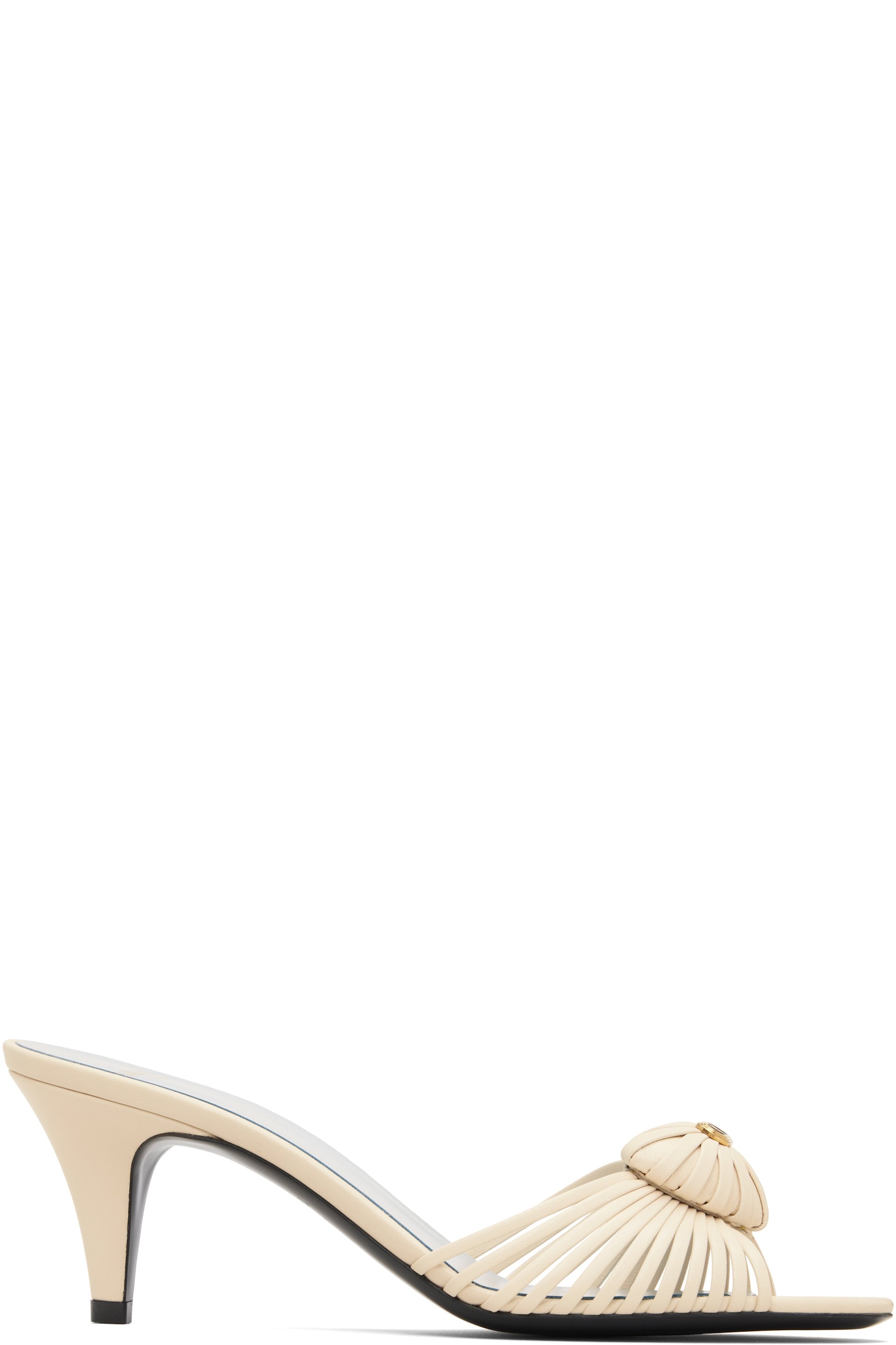 Valentino Garavani - Sandales à talon blanc cassé en cuir à ornement de cœur