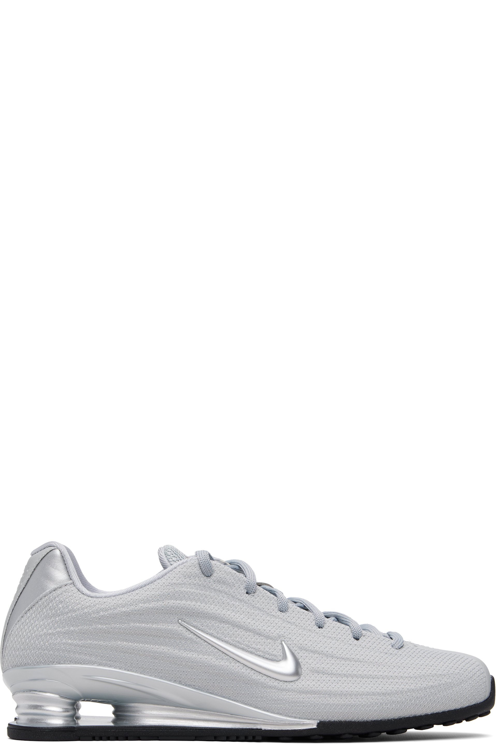 Nikeのグレー Shox Z スニーカーがセール中 Nikeのグレー Shox Z スニーカーがセール中