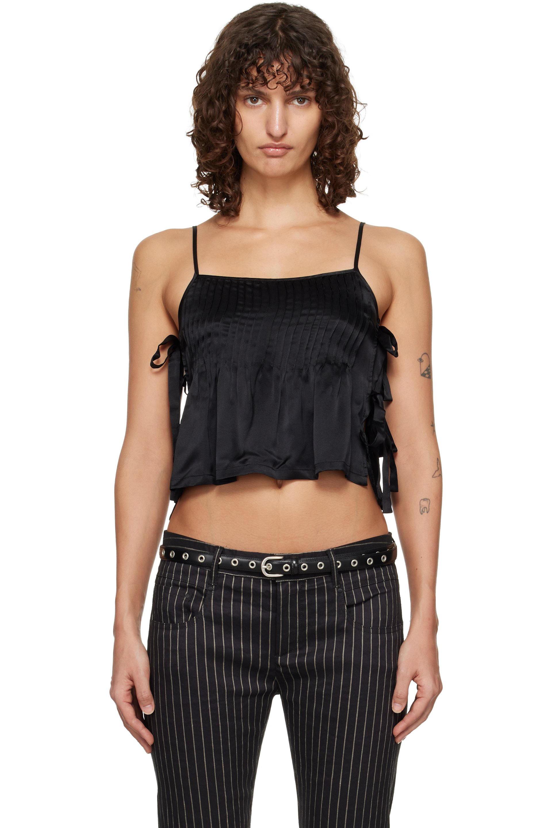 R13 - Camisole noire à encolure carrée et à attaches à nouer
