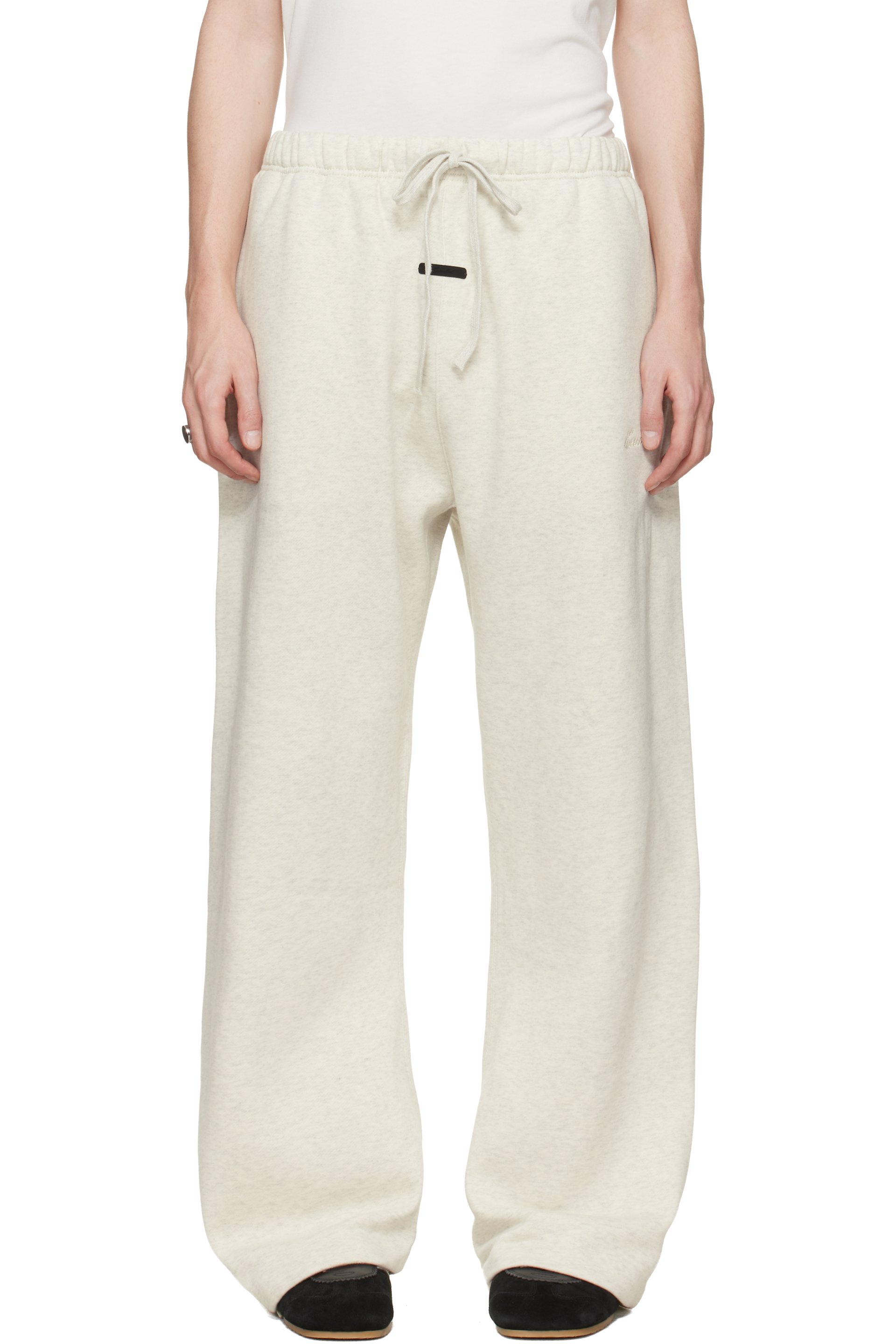 Fear of God ESSENTIALS - Pantalon de survêtement évasé gris à logo