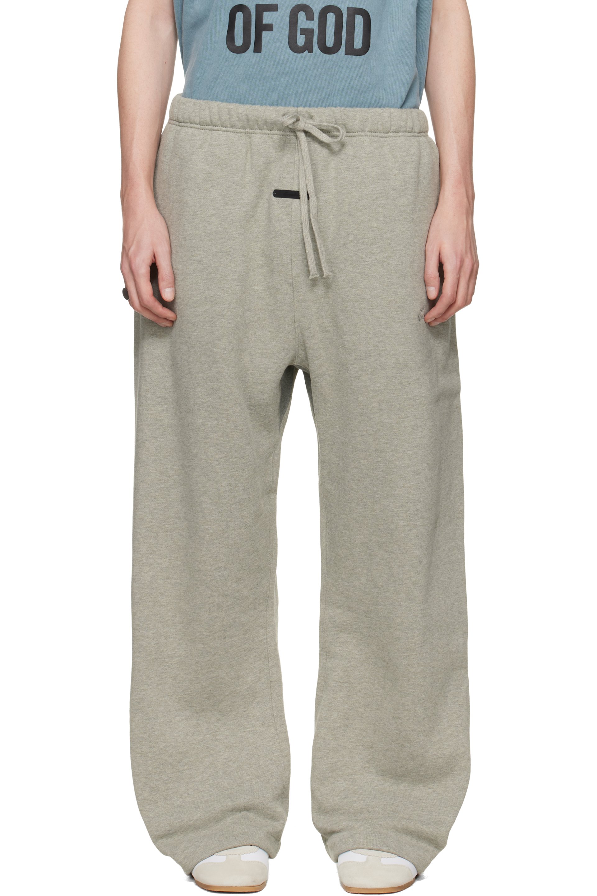 Fear of God ESSENTIALS - Pantalon de survêtement évasé gris à logo