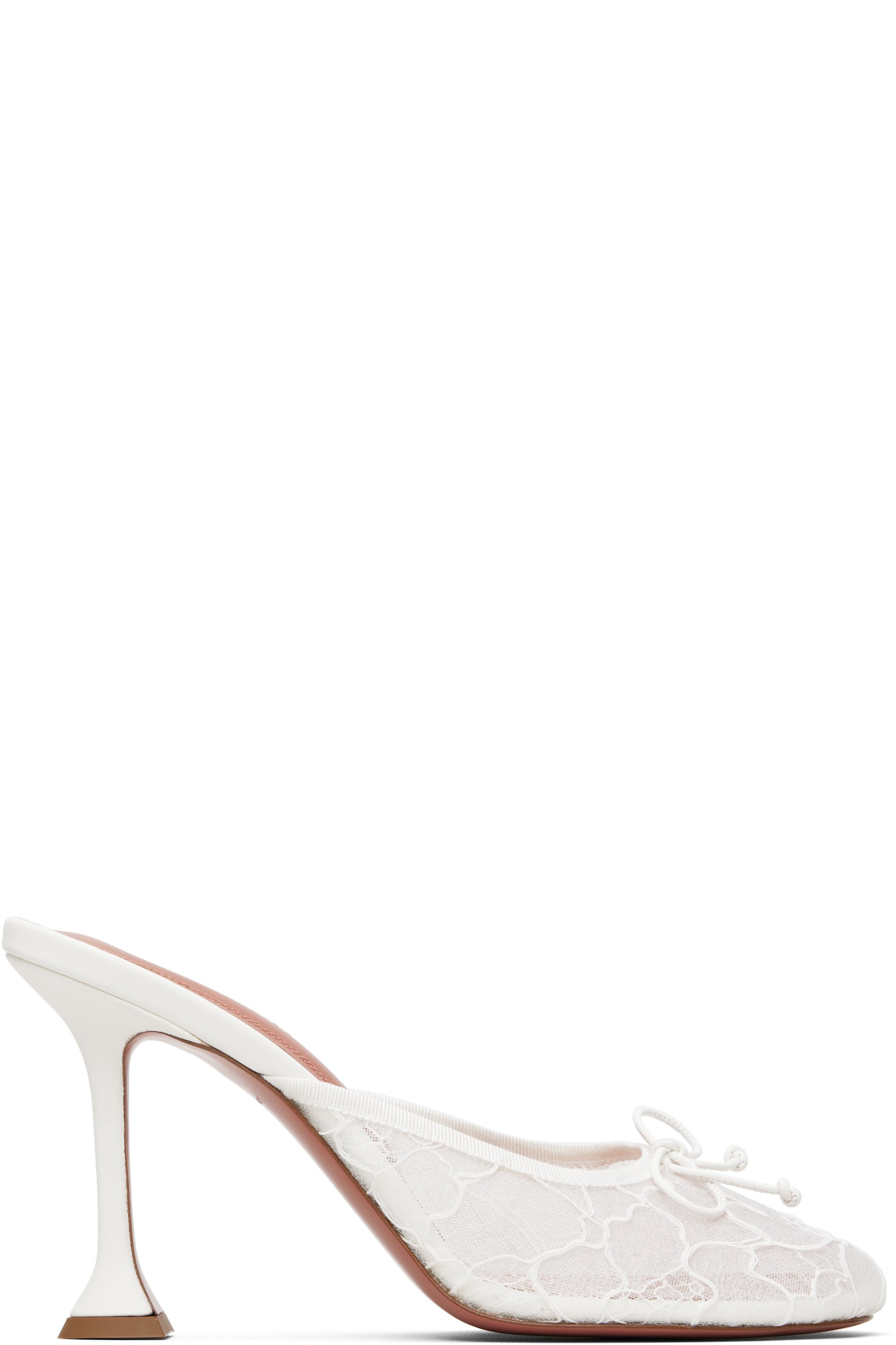 Amina Muaddi - Chaussures à talon à enfiler Lila 95 blanches en dentelle