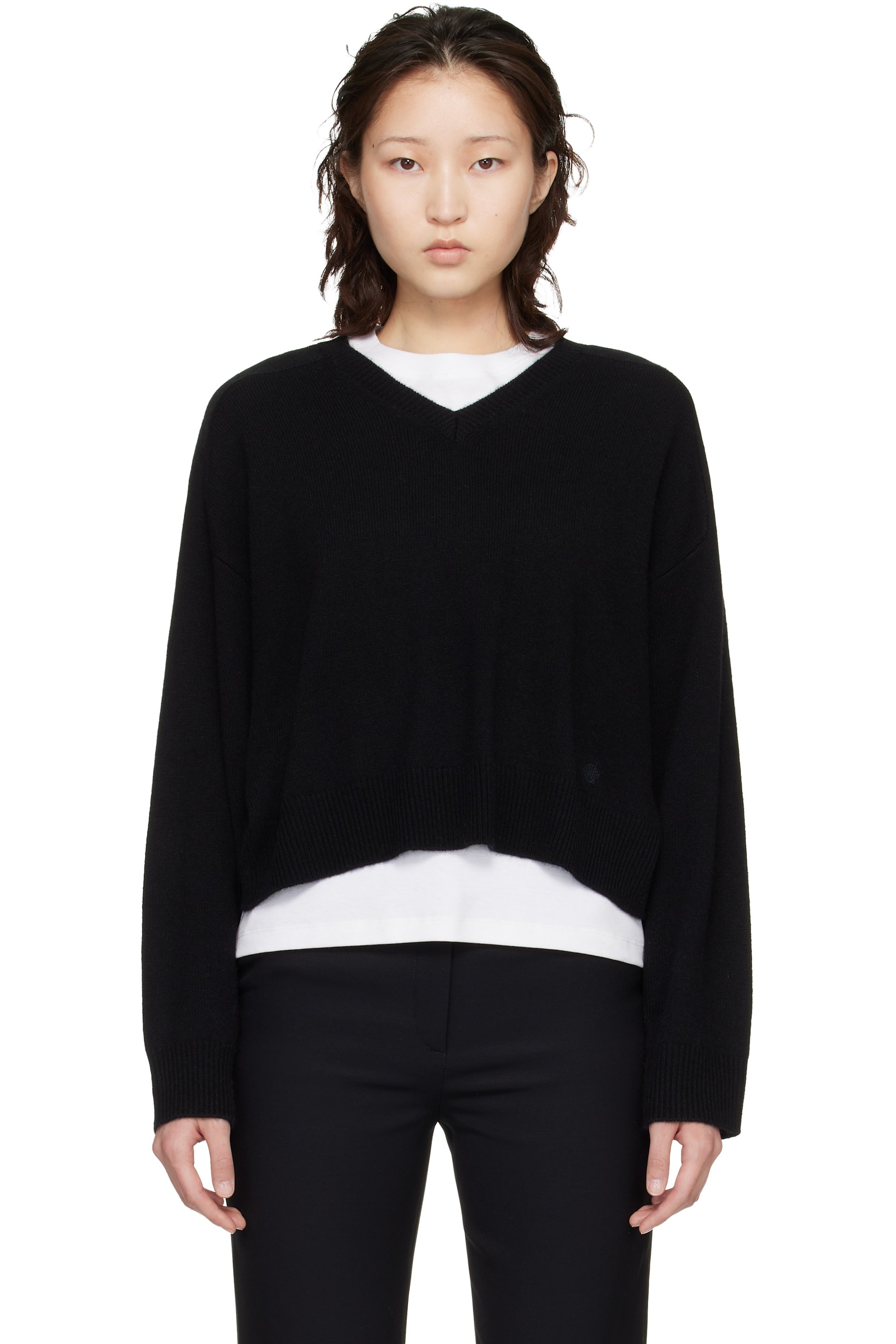 Loulou de Saison - Pull Anzor noir en cachemire à col en V et à logo