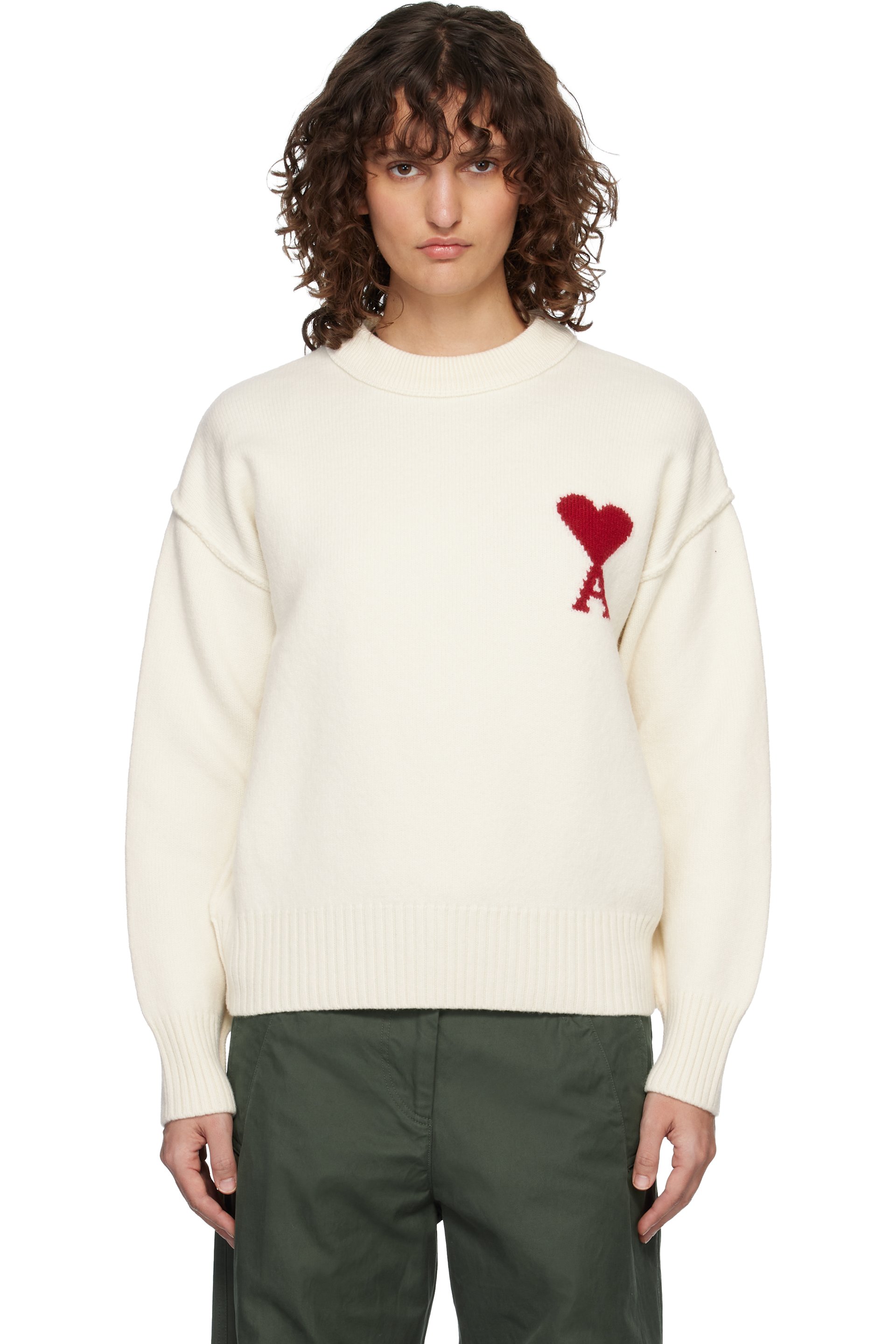 AMI Paris - Pull blanc cassé en laine à col ras du cou et à logo Ami de cœur