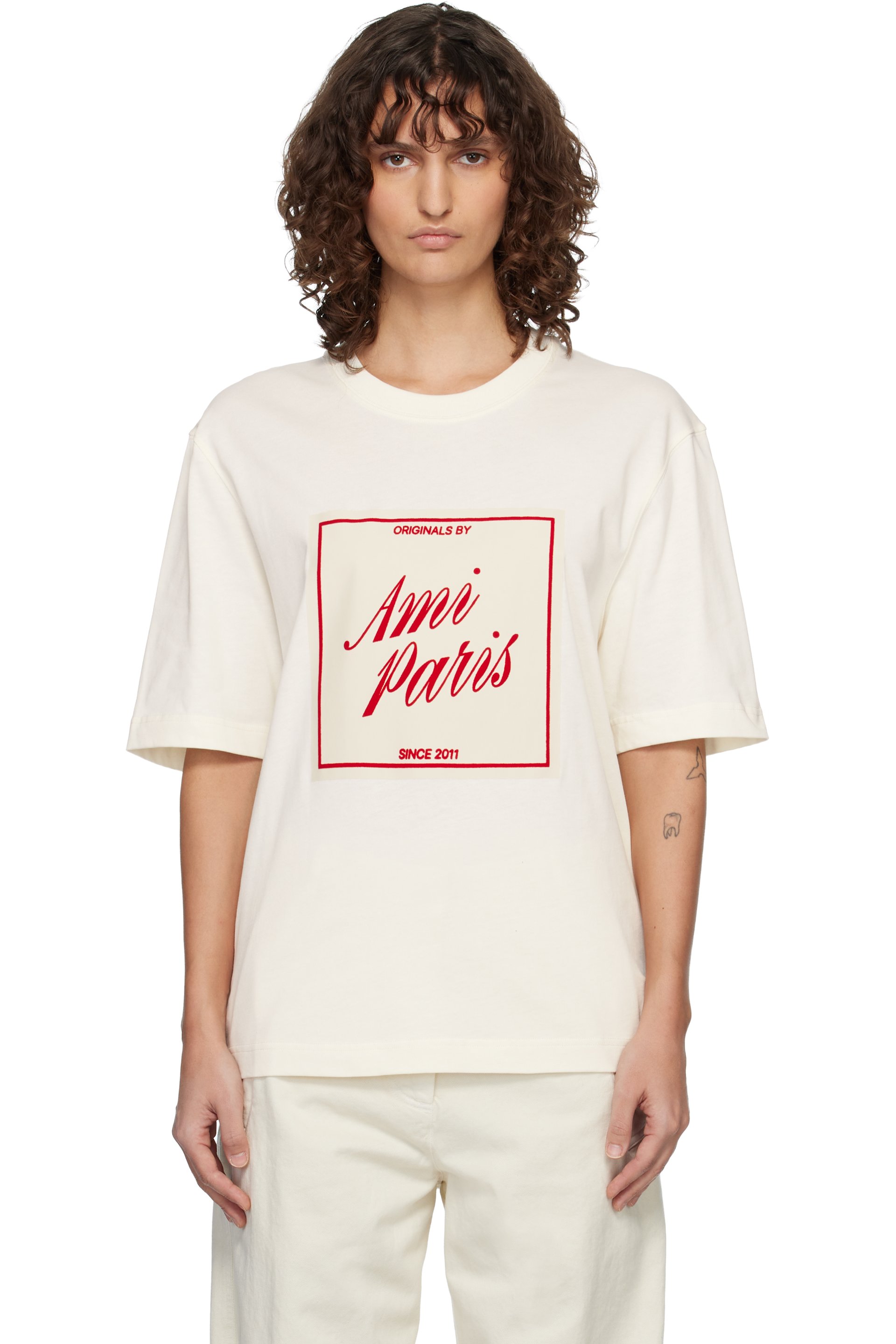 AMI Paris - T-shirt blanc cassé en coton à logo