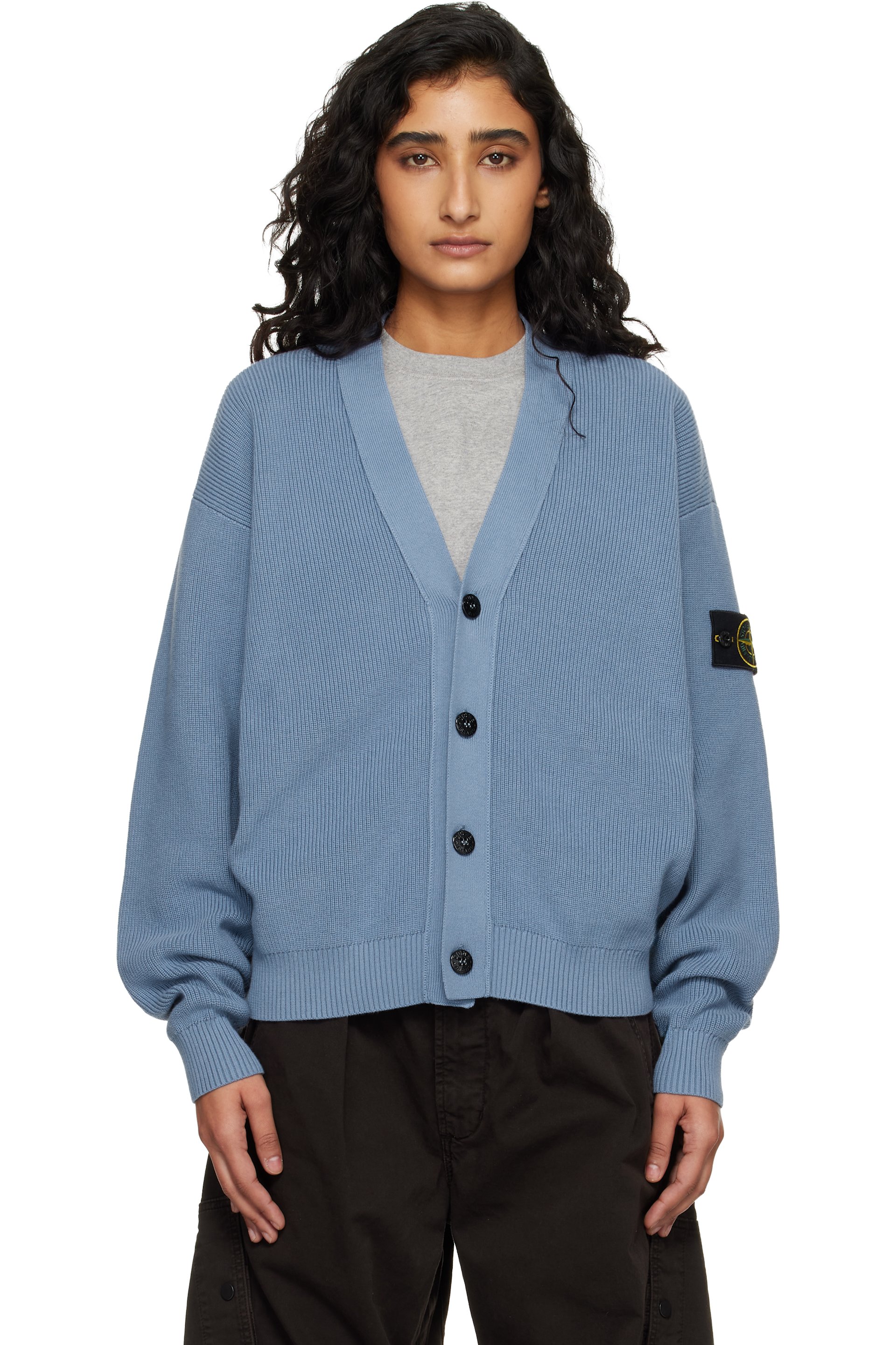 Stone Island - Cardigan 5100009 bleu en tricot côtelé de coton bio