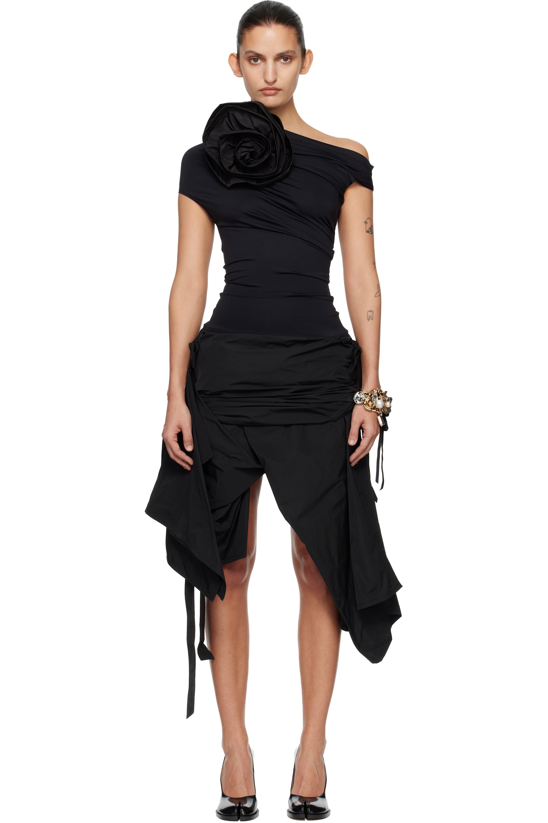 VAQUERA - Robe courte noire à appliqué de rose