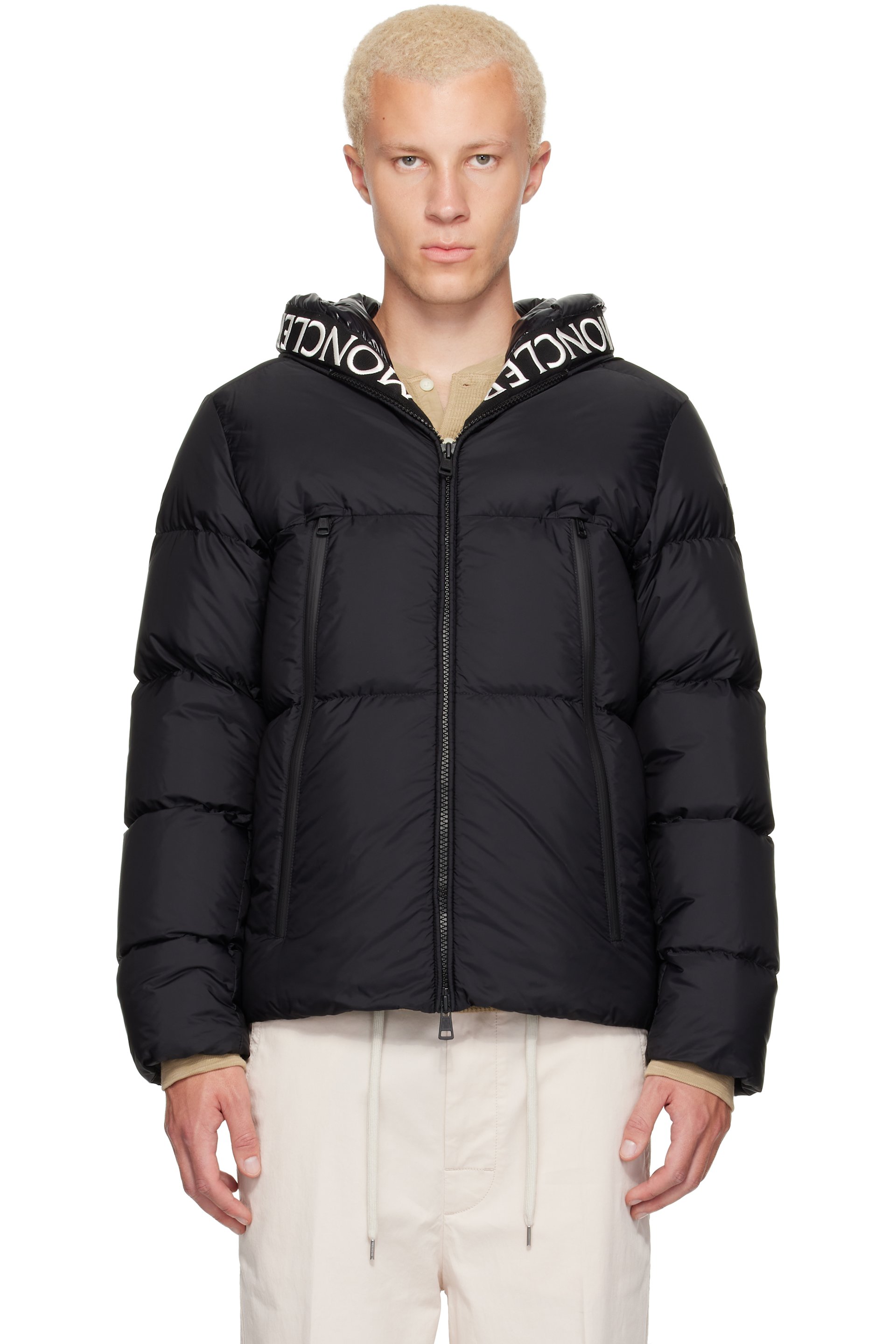 Moncler - Blouson court Montcla noir rembourré en duvet à capuche