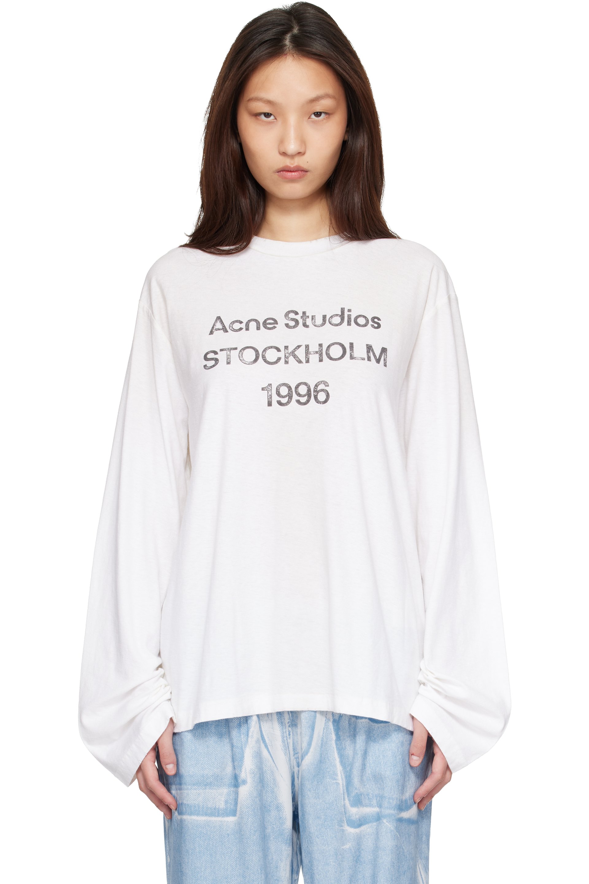 Acne Studios - T-shirt '1996' blanc cassé à logo et à effet aérosol