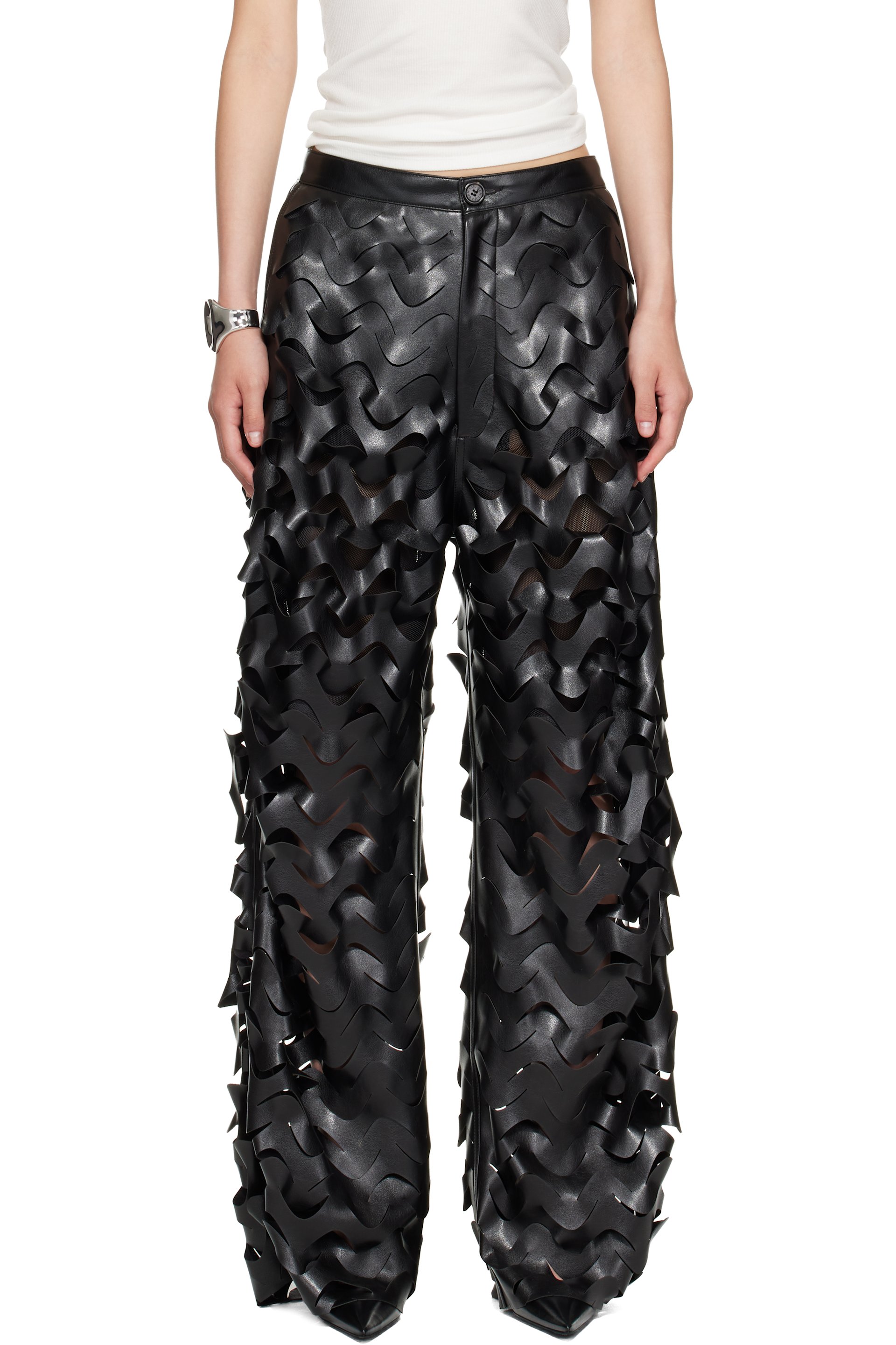 LU’U DAN - Pantalon noir en cuir synthétique à découpes usinées par laser
