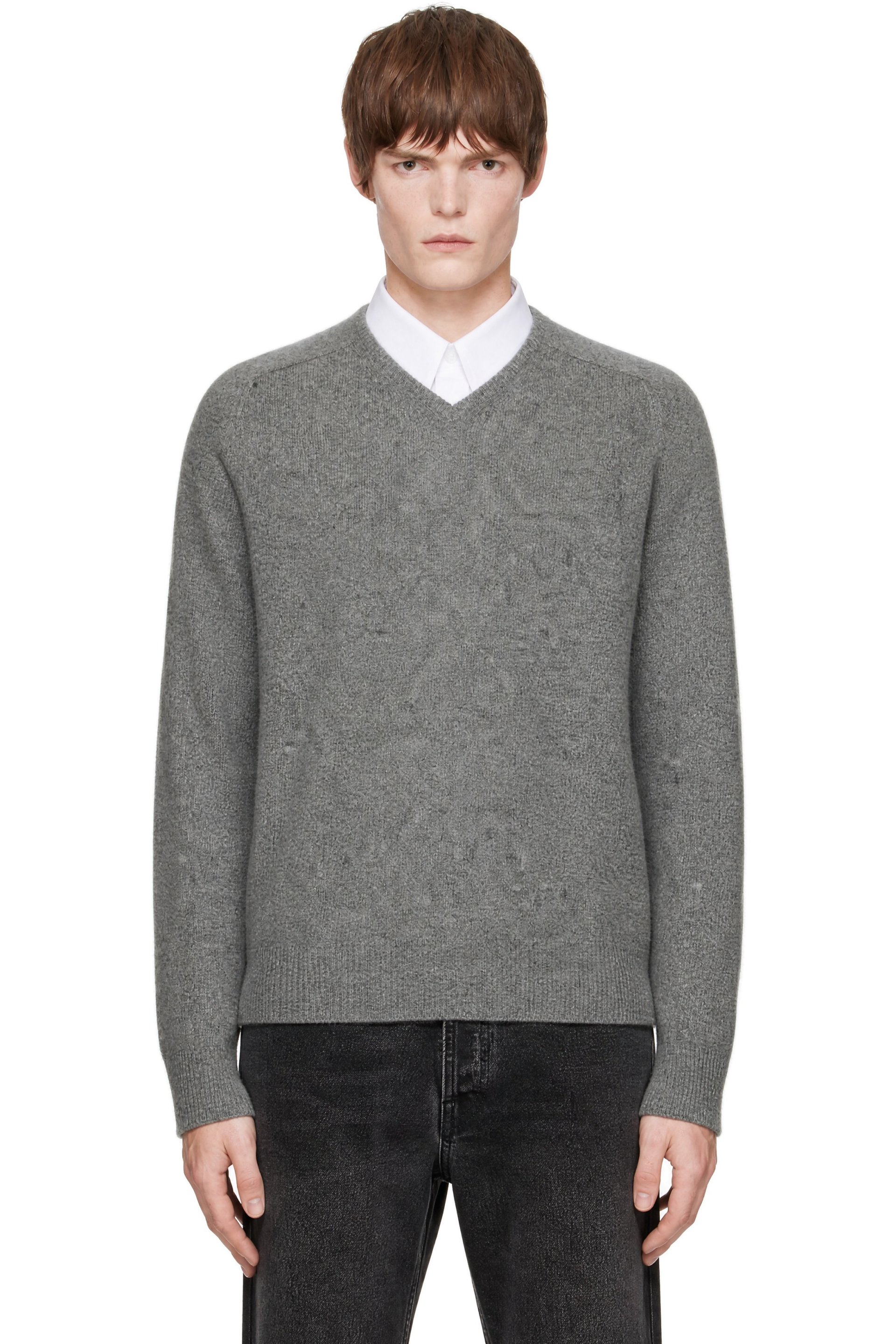 AMOMENTO - Gray Racoon V-Neck Sweater