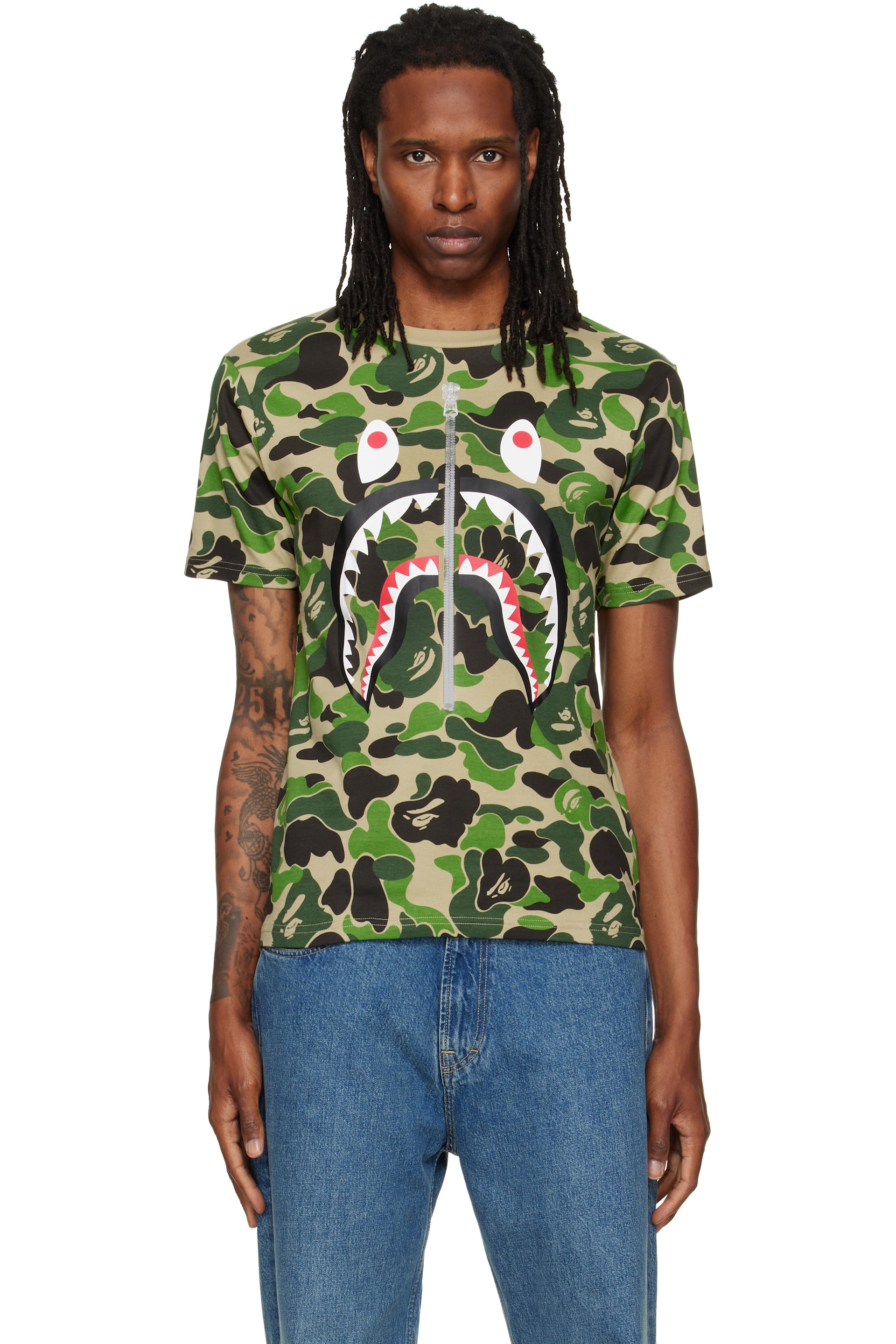 BAPE - T-shirt vert à motif camouflage ABC et à requin emblématique