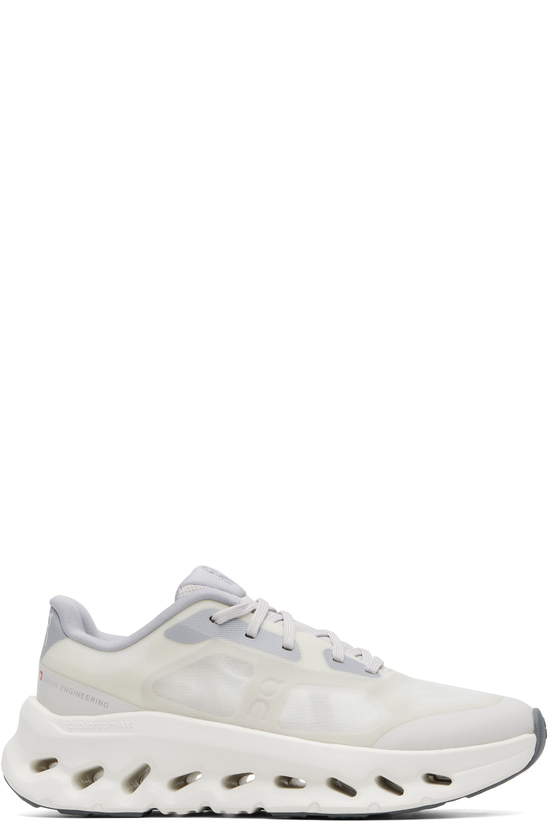 On - Baskets Cloudtilt Remix blanches