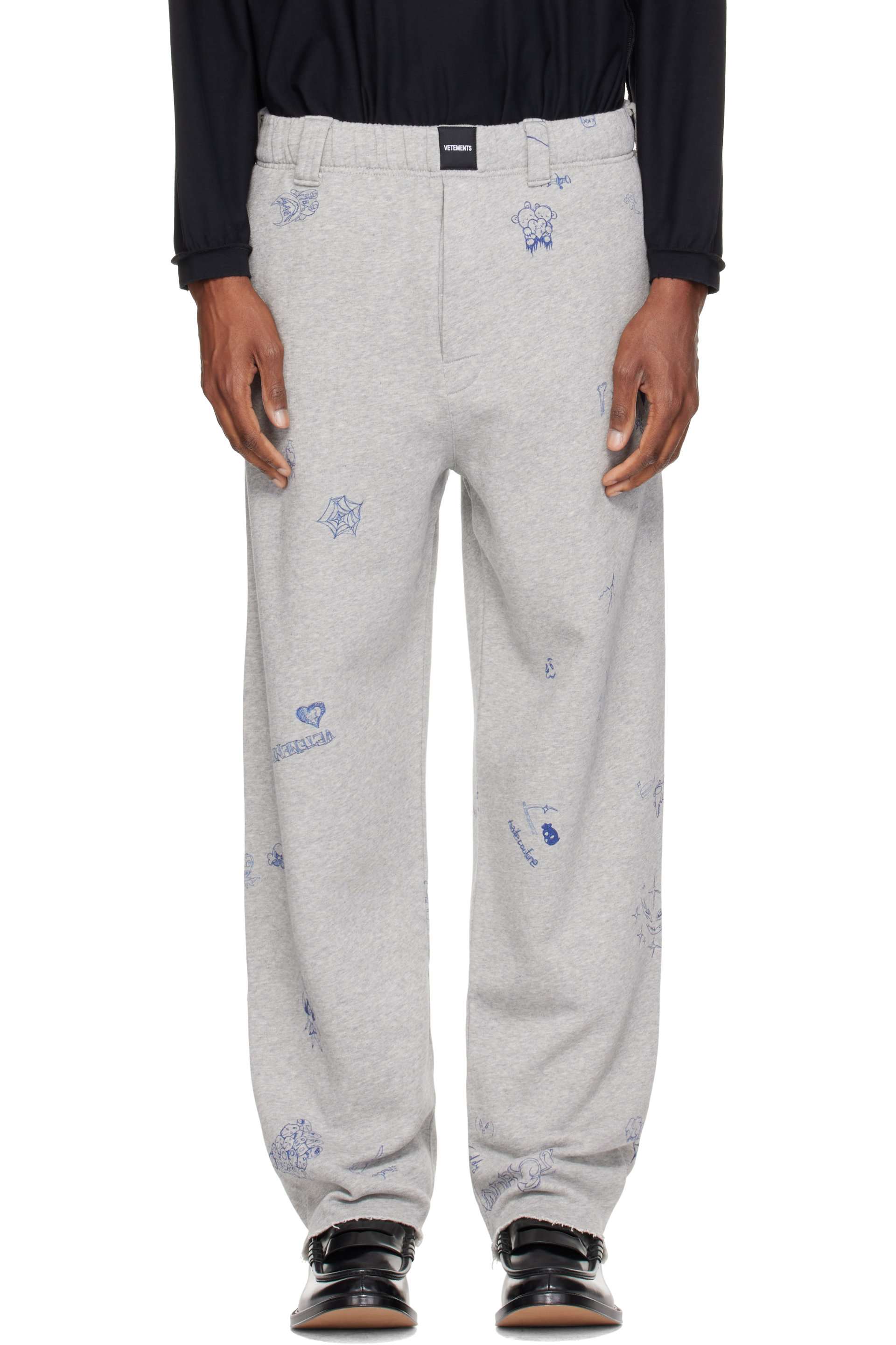 VETEMENTS - Pantalon de survêtement façon costume gris à motif gribouillé