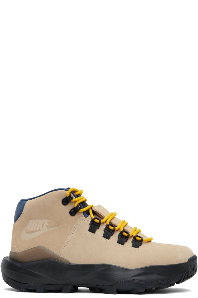 Nike — Beige Cygnal Boots