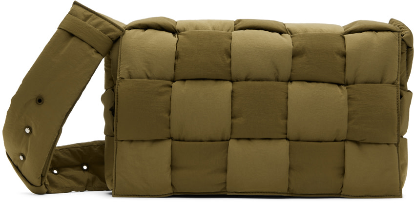 bottega veneta パデッド テック カセット バッグ Bottega Veneta: Khaki Maxi Padded Tech Cassette Bag | SSENSE