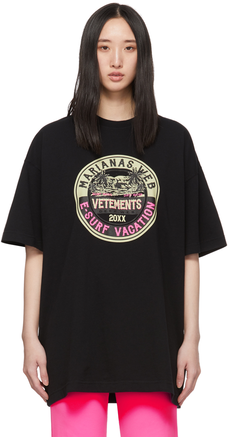 VETEMENTS: Black Surfer Logo T-Shirt | SSENSE