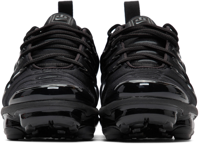 all black air vapormax plus