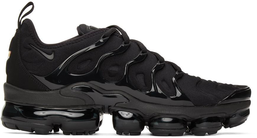 black vapormax plus