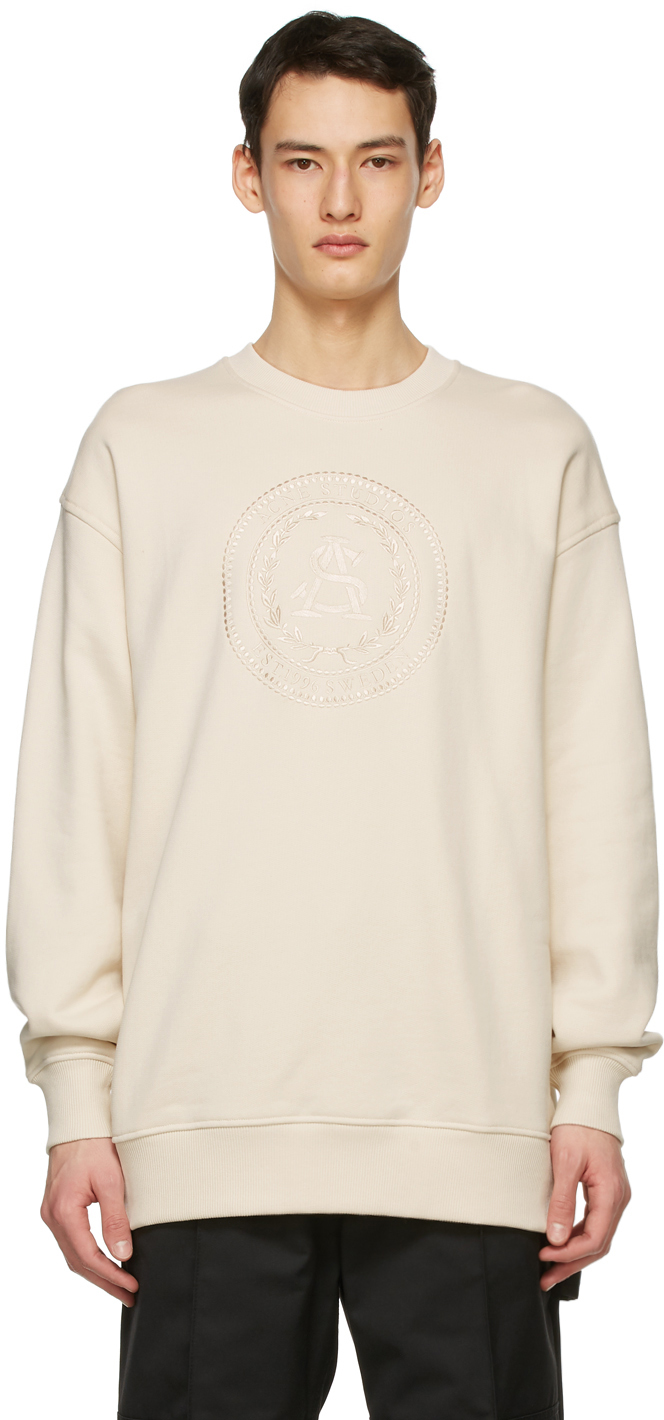 white sweatshirt oversized