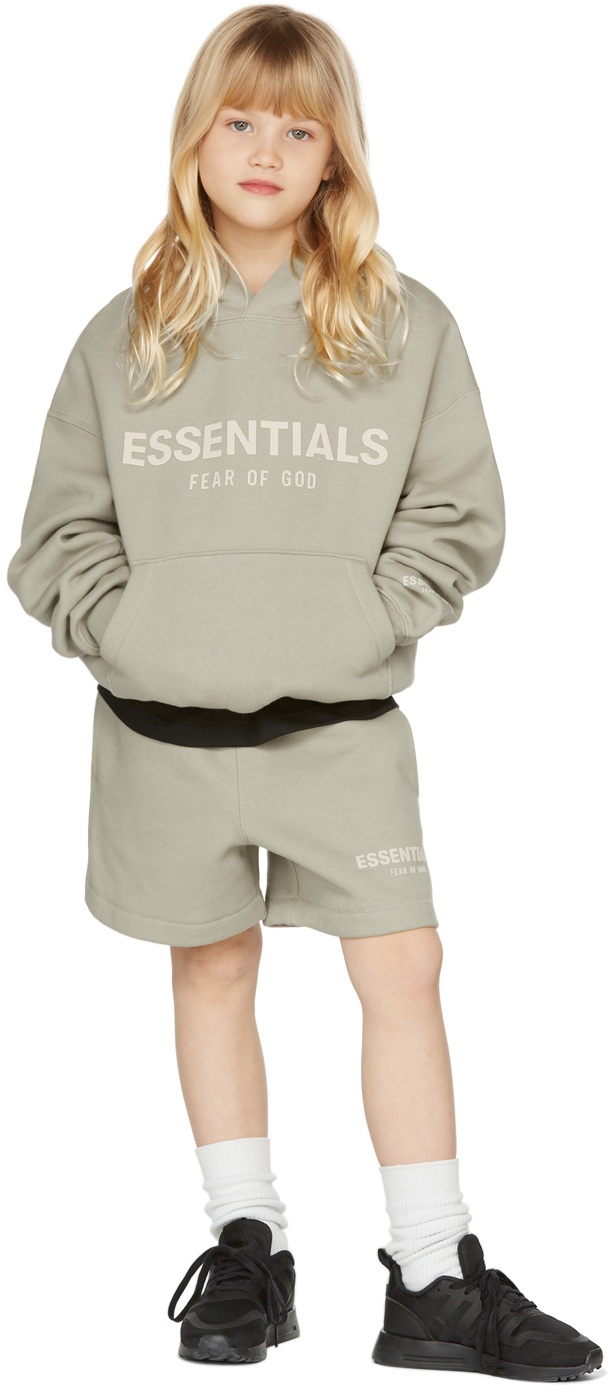 Fear of God ESSENTIALS キッズ｜グリーン ロゴ ショートパンツ