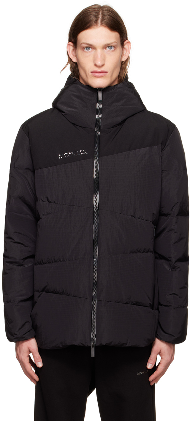 Moncler: Blouson Tacana noir rembourré en duvet | SSENSE France