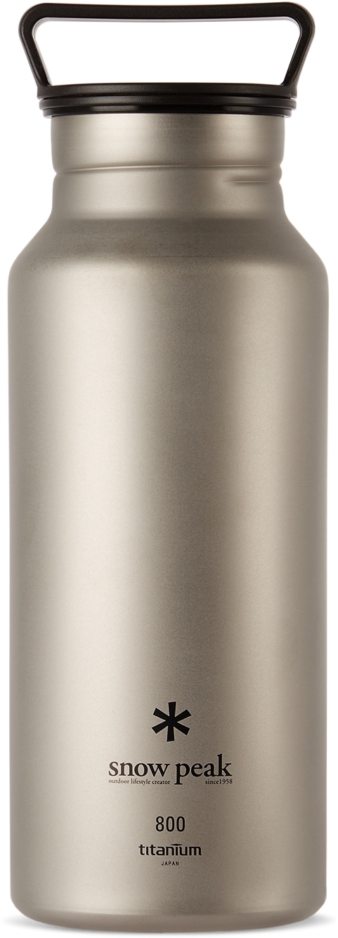 https://img.ssensemedia.com/images/222419M678005_1/snow-peak-grey-titanium-aurora-bottle-800-ml.jpg