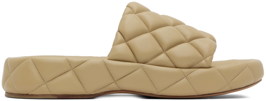 【関税込み】Bottega Veneta ベージュ パデッド サンダル Bottega Veneta: ベージュ パデッド サンダル | SSENSE 日本
