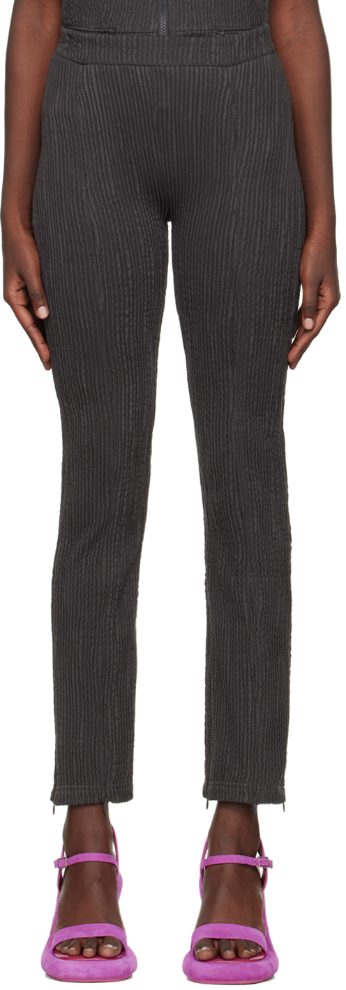 【関税込み】Eckhaus Latta グレー スライスド トラウザーズ Eckhaus Lattaのグレー スライスド トラウザーズがセール中