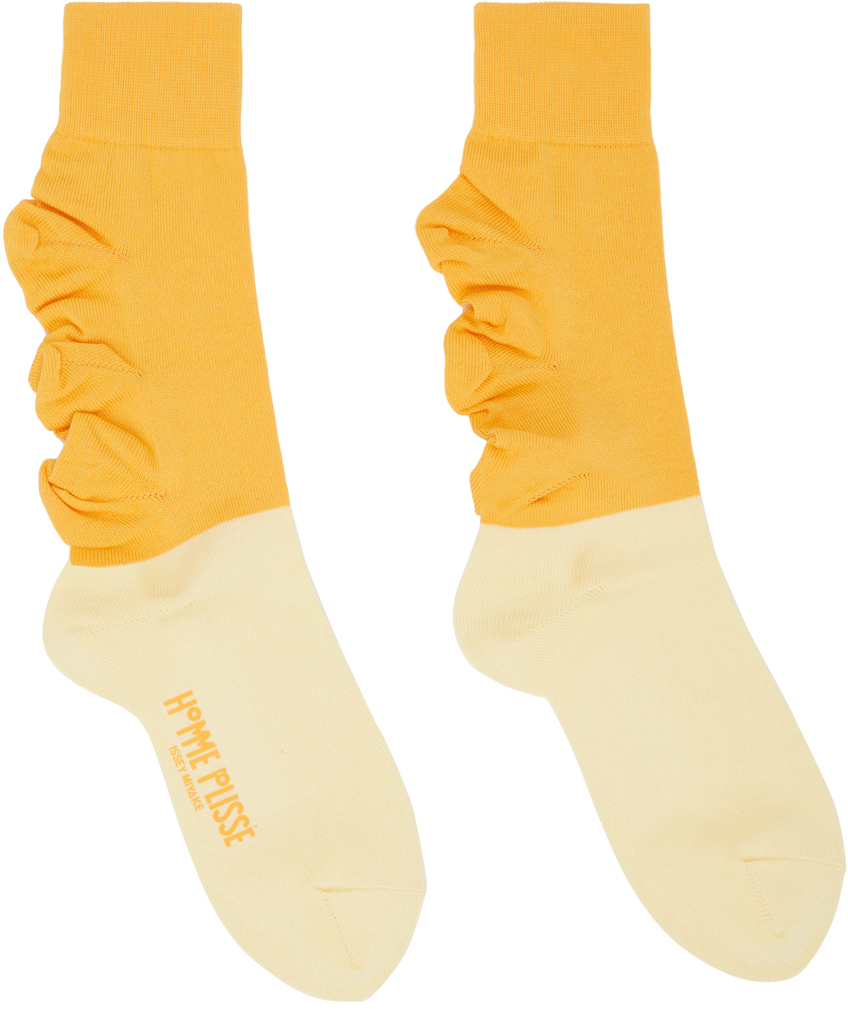 HOMME PLISSÉ ISSEY MIYAKE: Yellow Flower Socks | SSENSE Canada