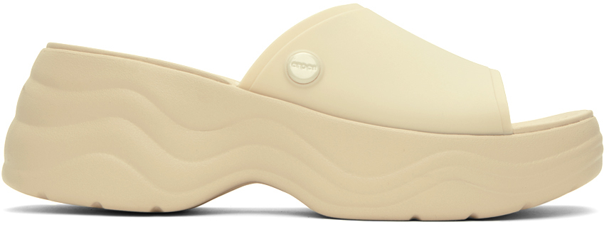 【関税込み】Crocs オフホワイト Skyline スライド Off-White Skyline Slides by Crocs on Sale