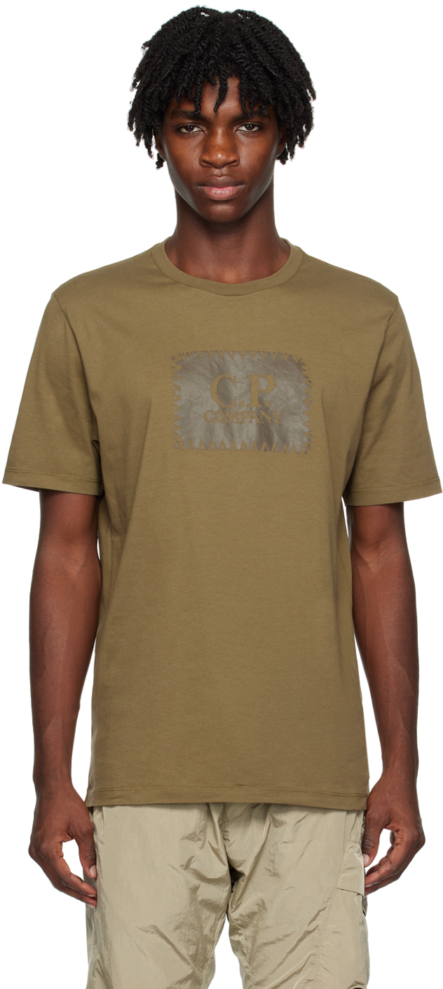【関税込み】C.P. Company ブラウン Label Tシャツ C.P. Companyのブラウン Label Tシャツがセール中