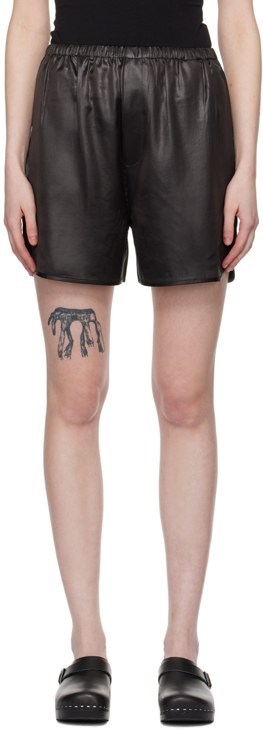 【関税込み】Filippa K ブラウン Glossy ショートパンツ Filippa Kのブラウン Glossy ショートパンツがセール中