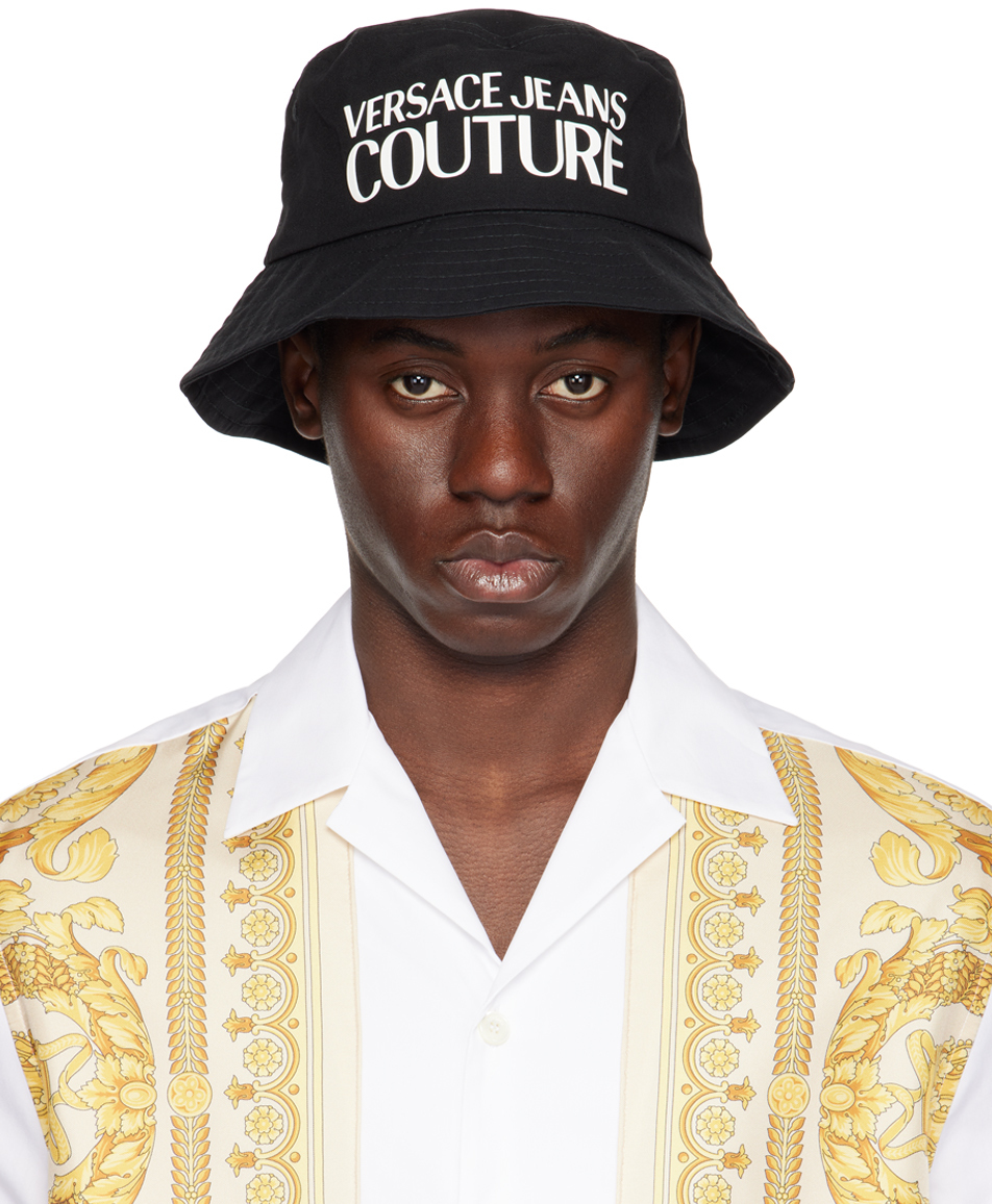 Versace Jeans Coutureのブラック ロゴ バケットハットがセール中