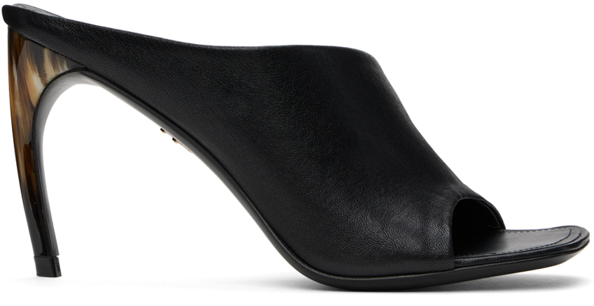 Ferragamoのブラック カーブヒール サンダルがセール中