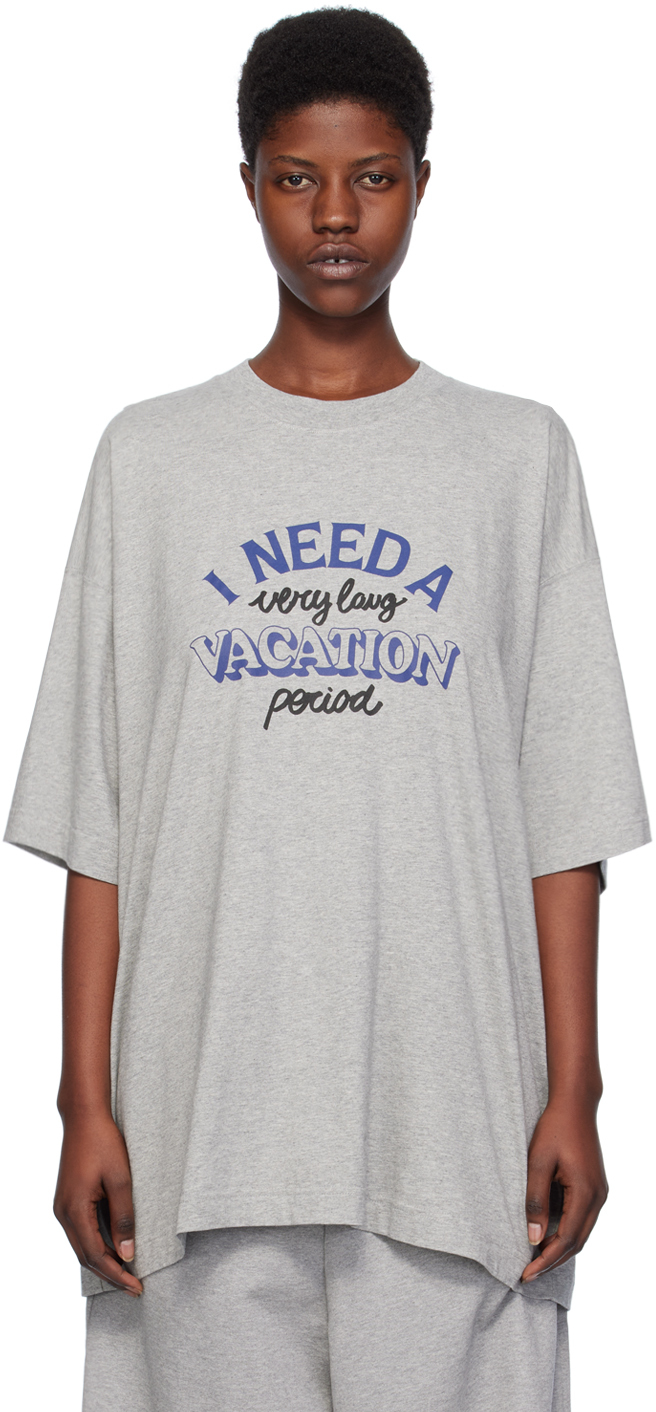 【関税込み】VETEMENTS グレー I Need A Vacation Tシャツ VETEMENTSのグレー I Need A Vacation Tシャツがセール中