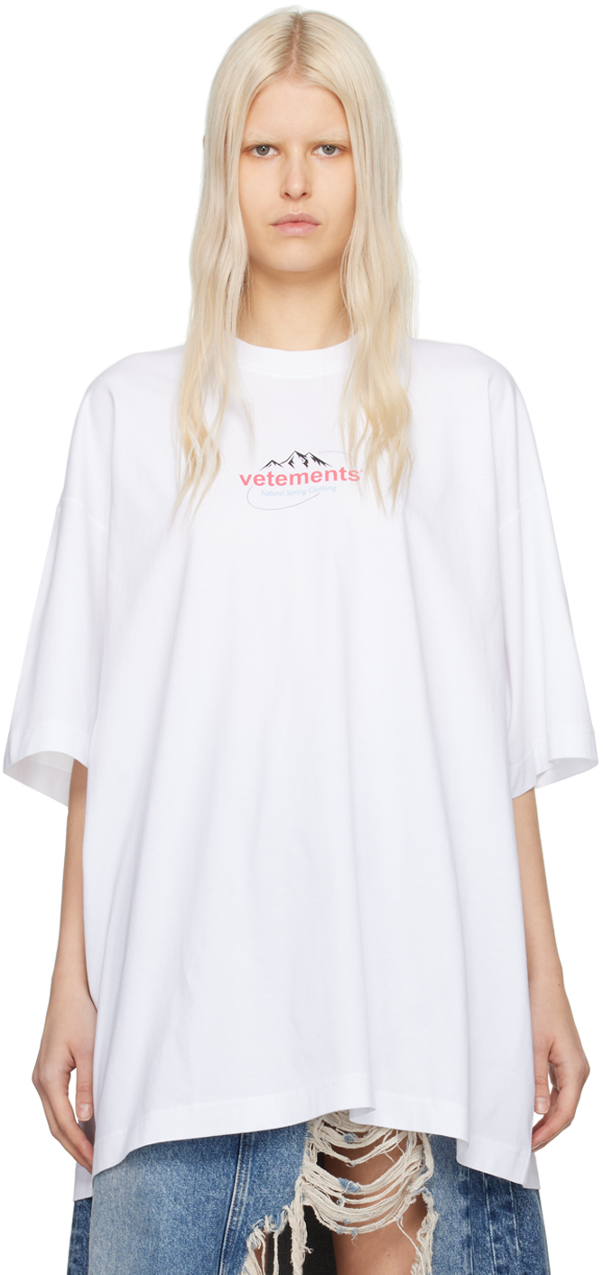 【関税込み】VETEMENTS ホワイト Spring Water Tシャツ White Spring Water T-Shirt by VETEMENTS on Sale